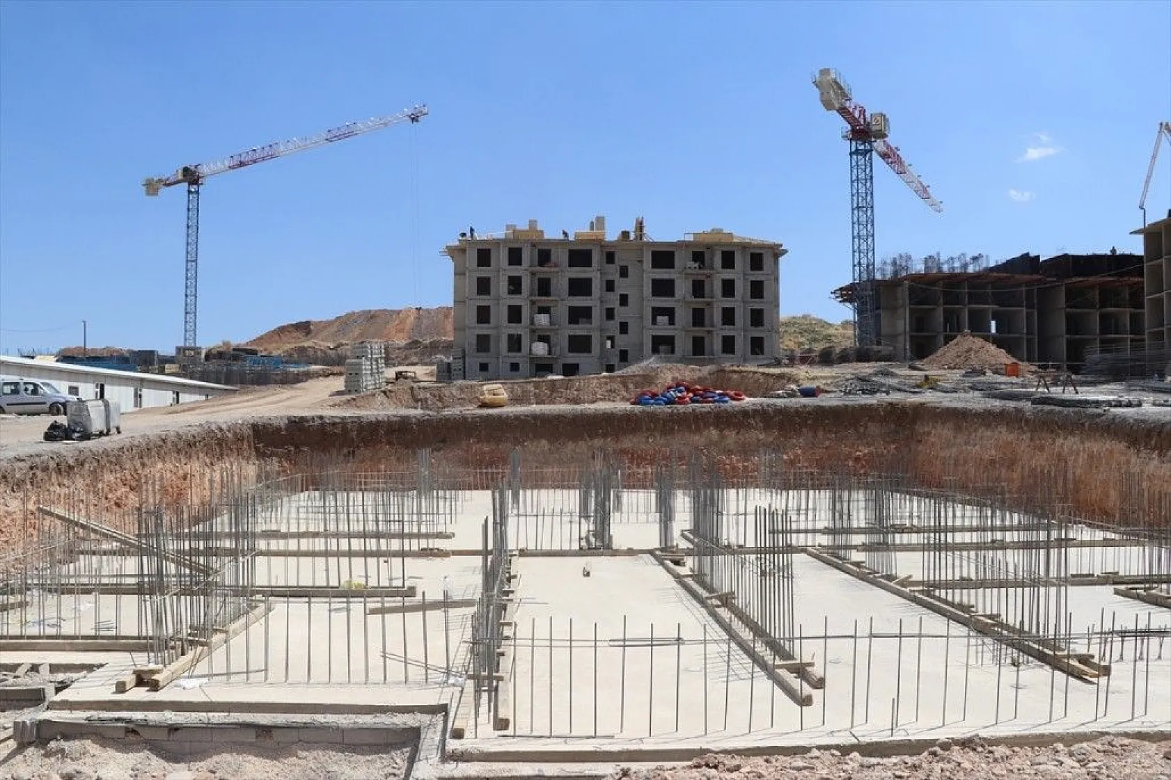 Elazığ'da 2 bin 936 deprem konutunun inşası sürüyor