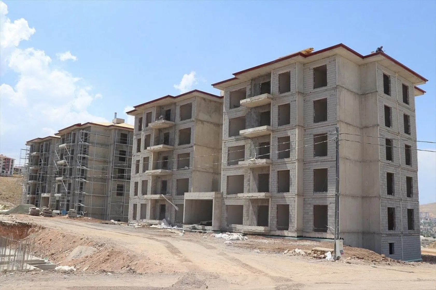 Elazığ'da 2 bin 936 deprem konutunun inşası sürüyor