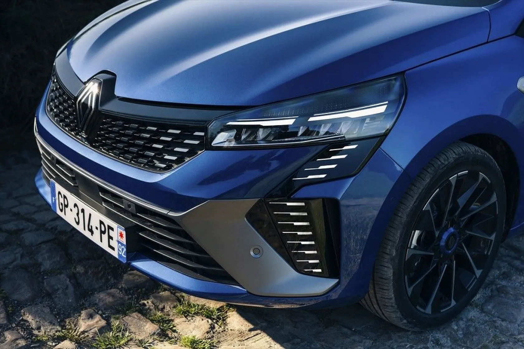 Yeni Renault Clio Türkiye'de satışa çıktı!