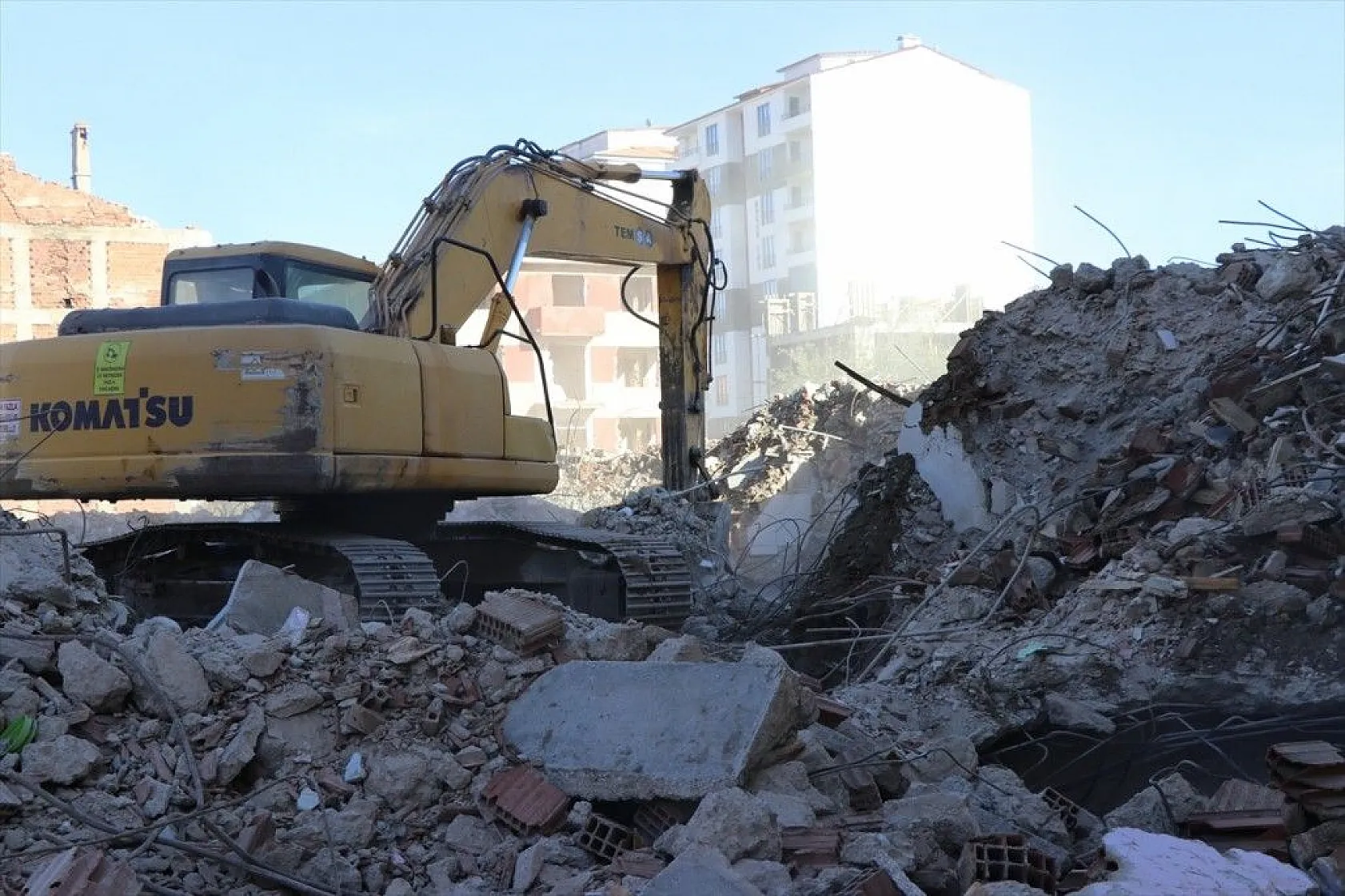 Elazığ'da ağır hasarlı binaların yüzde 46'sının yıkımı gerçekleştirildi