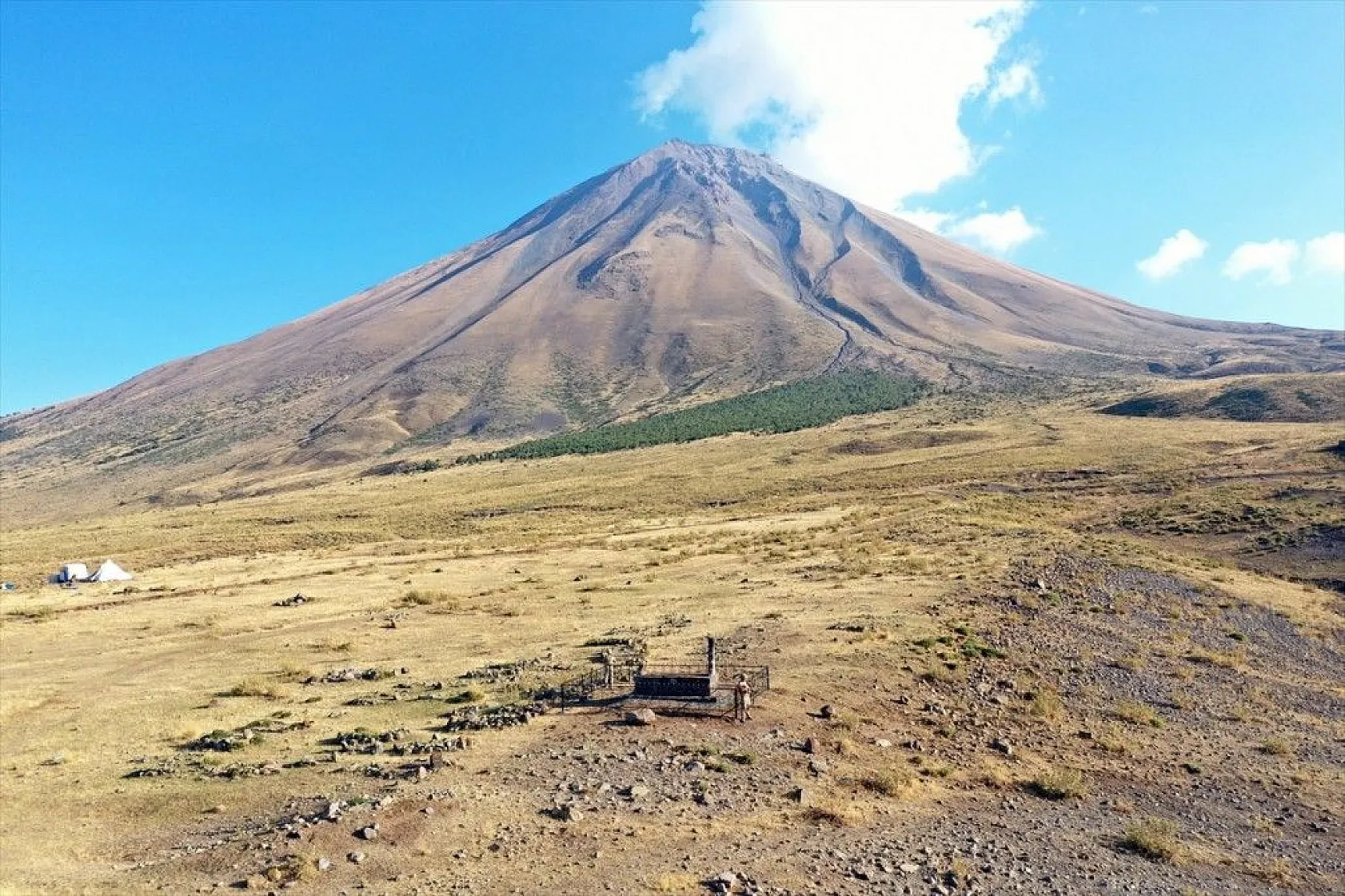 Ağrı Dağı'nda şehit olan askerin mezarı incelenerek bulundu