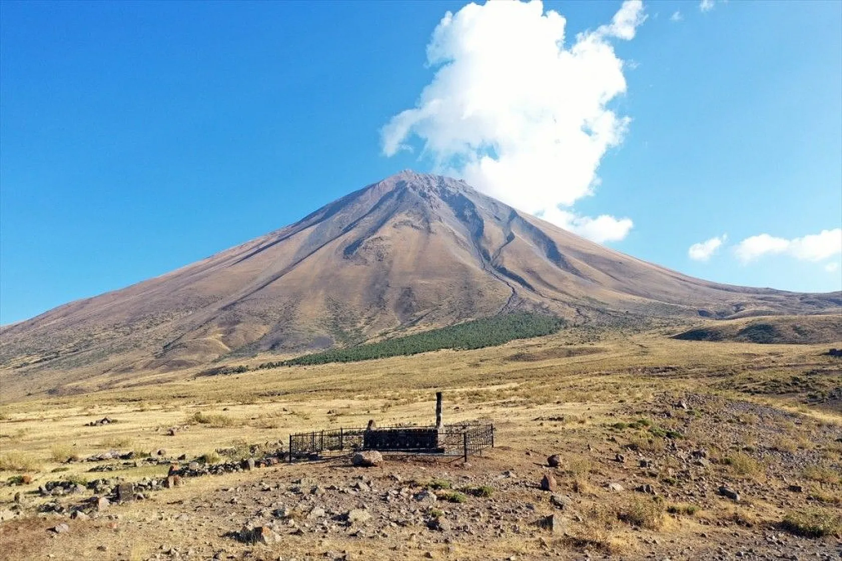 Ağrı Dağı'nda şehit olan askerin mezarı incelenerek bulundu