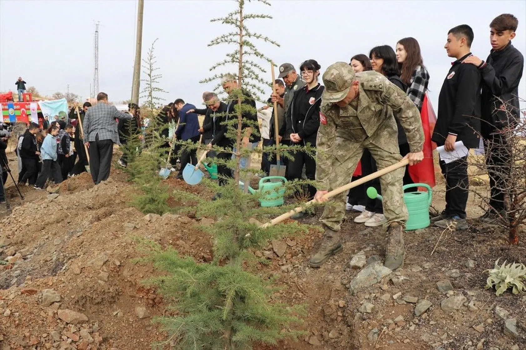 10 bin fidan toprakla buluştu