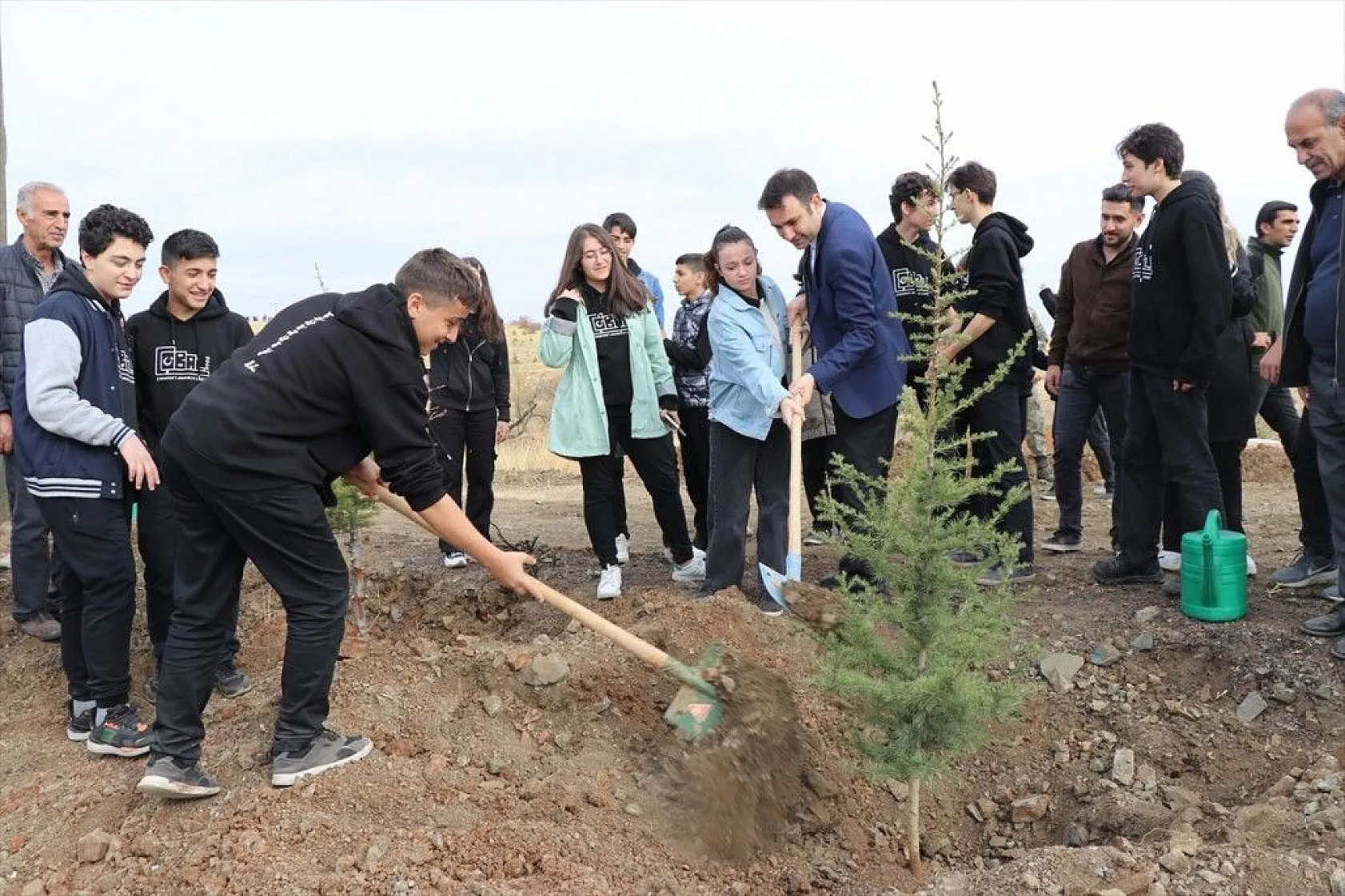 10 bin fidan toprakla buluştu