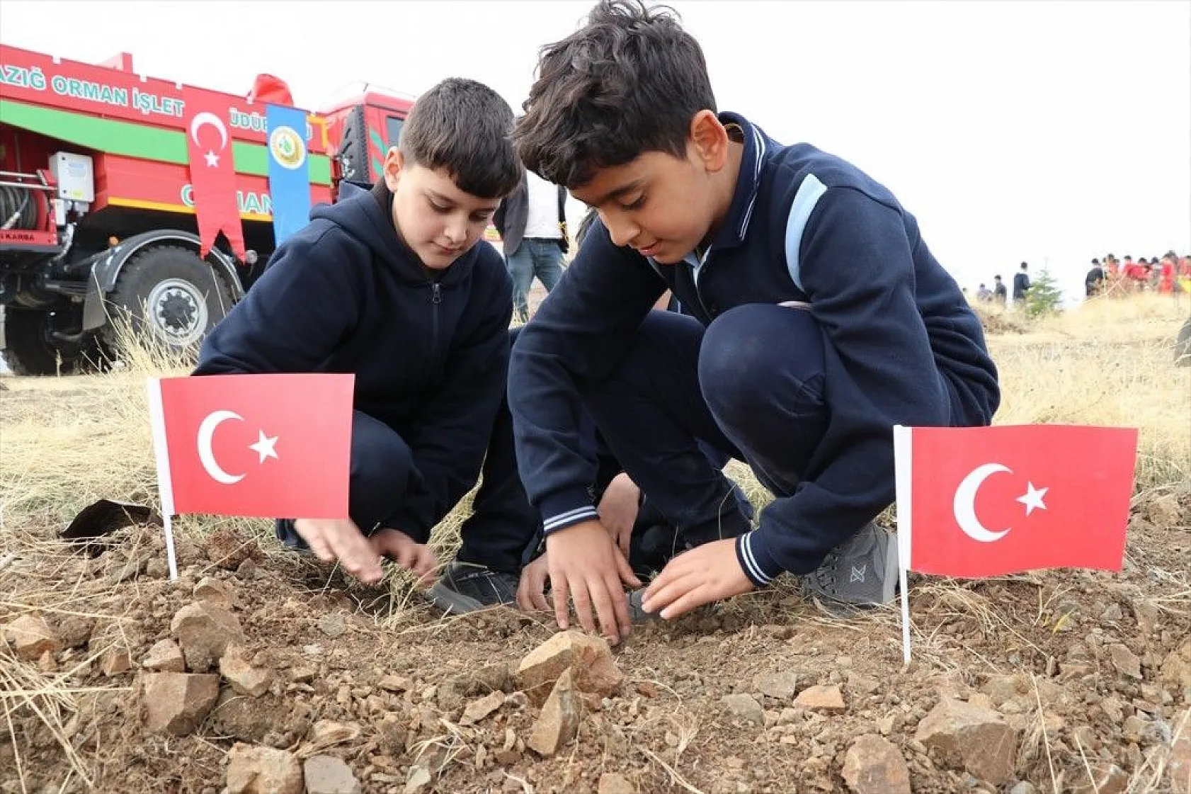 10 bin fidan toprakla buluştu