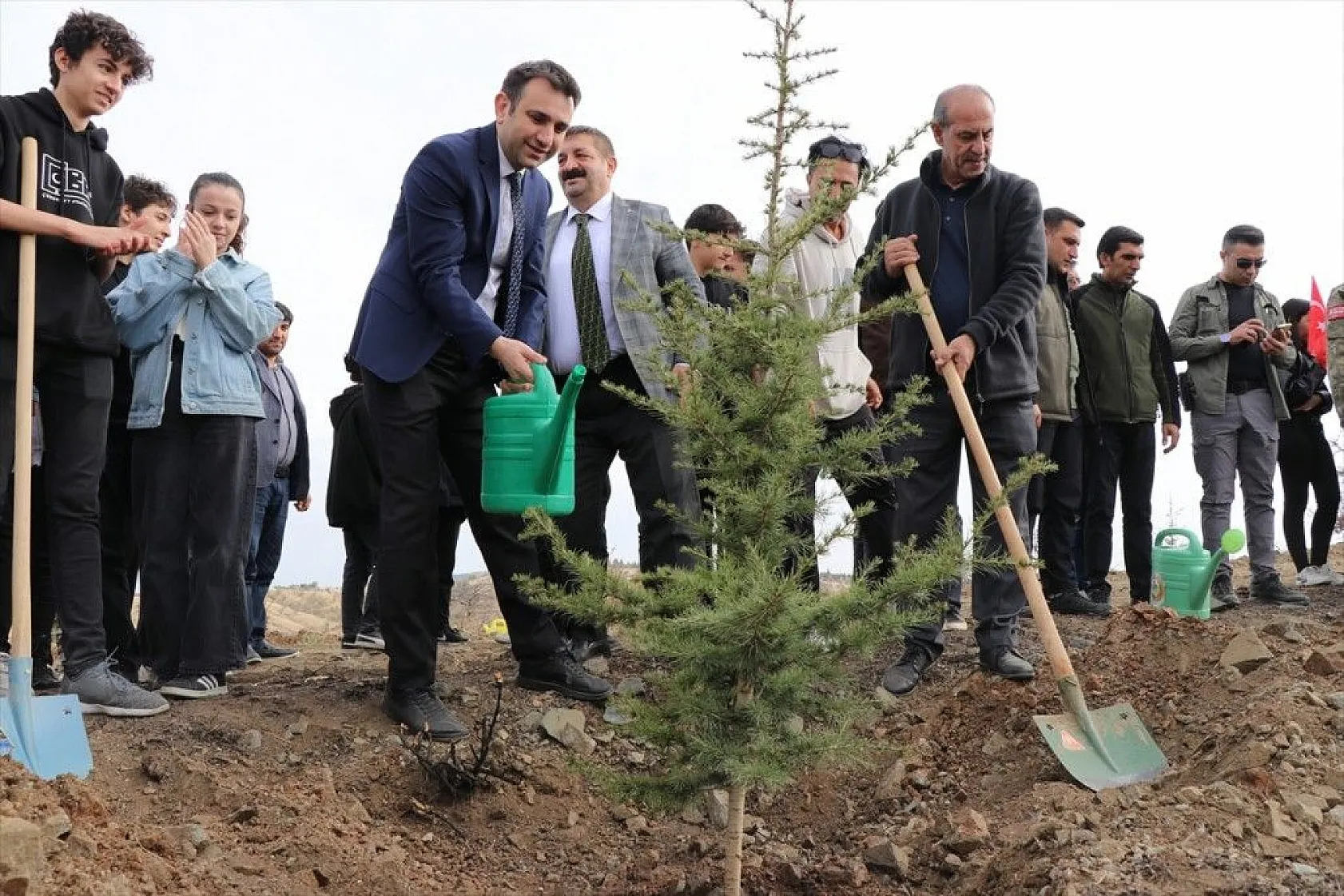 10 bin fidan toprakla buluştu