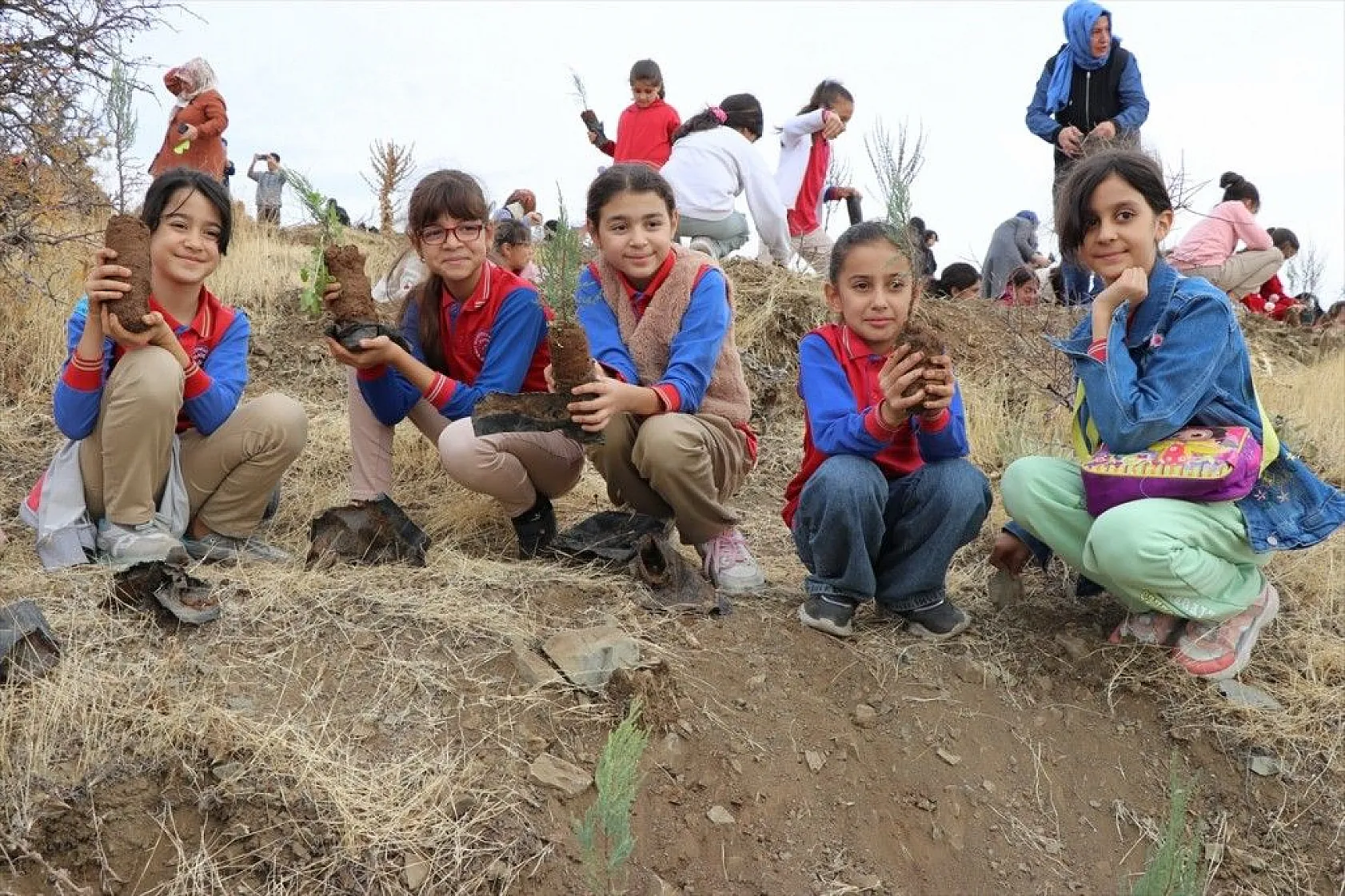 10 bin fidan toprakla buluştu