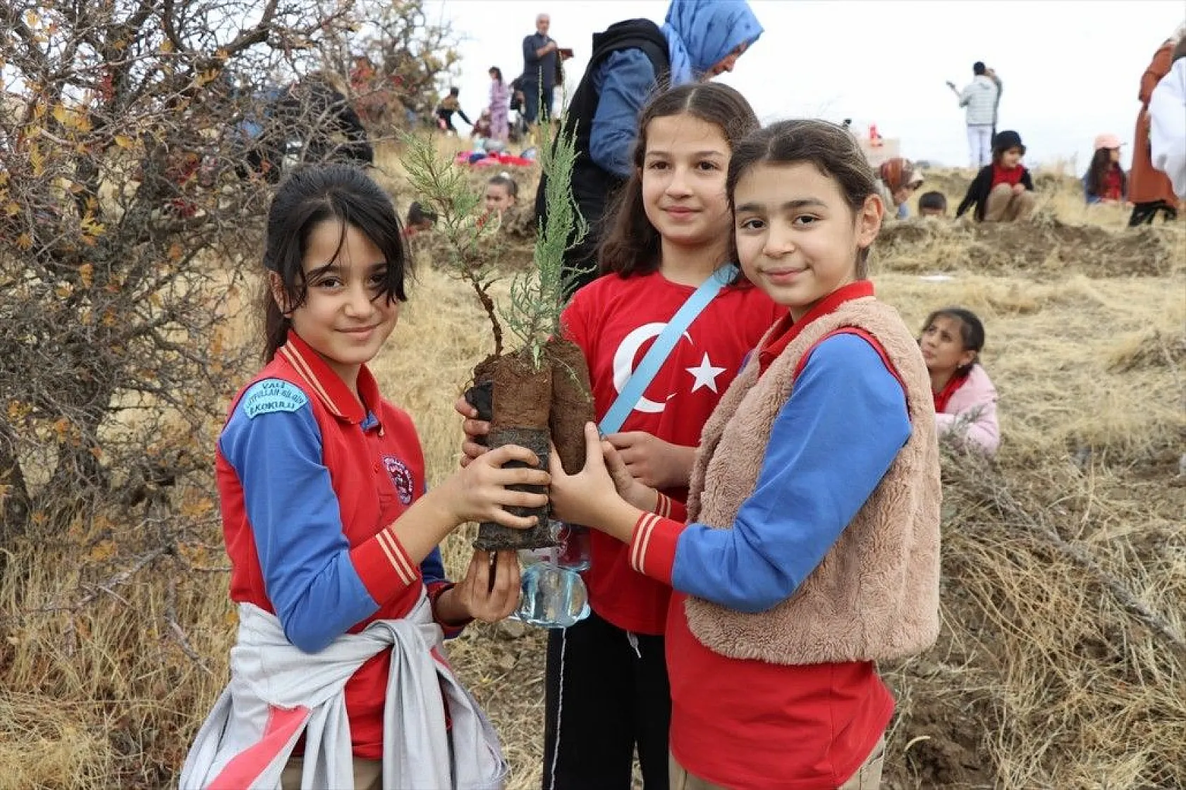 10 bin fidan toprakla buluştu