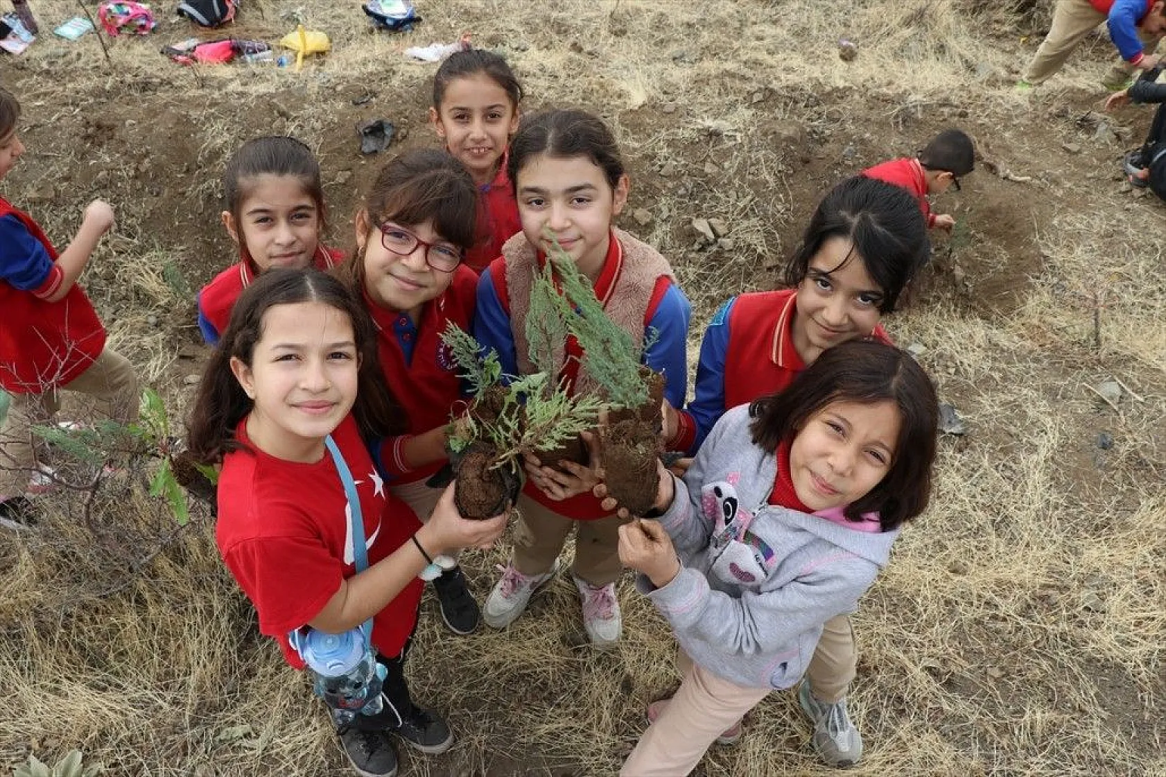 10 bin fidan toprakla buluştu