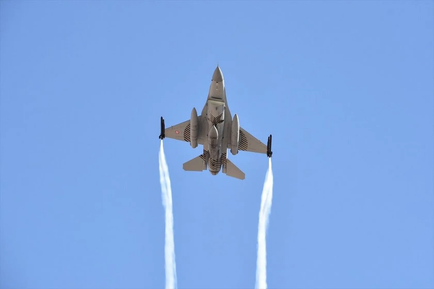 SOLOTÜRK Elazığ'ı selamladı