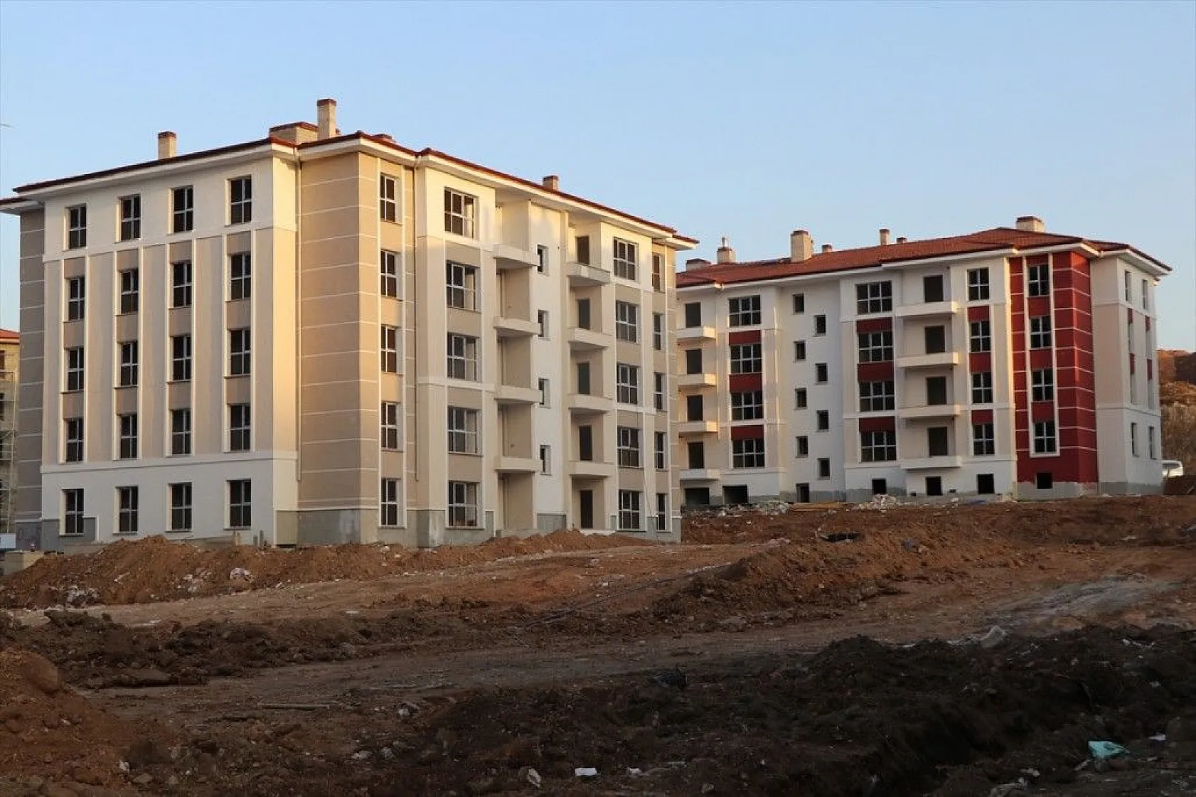 Elazığ'da 2 bin 936 deprem konutunun inşası etap etap ilerliyor
