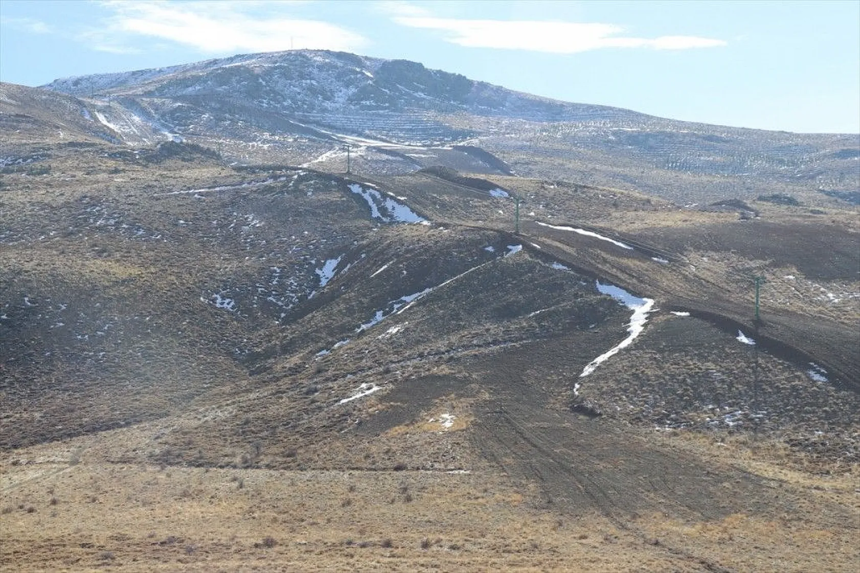 Göl manzaralı kayak merkezi yeni sezon için gün sayıyor