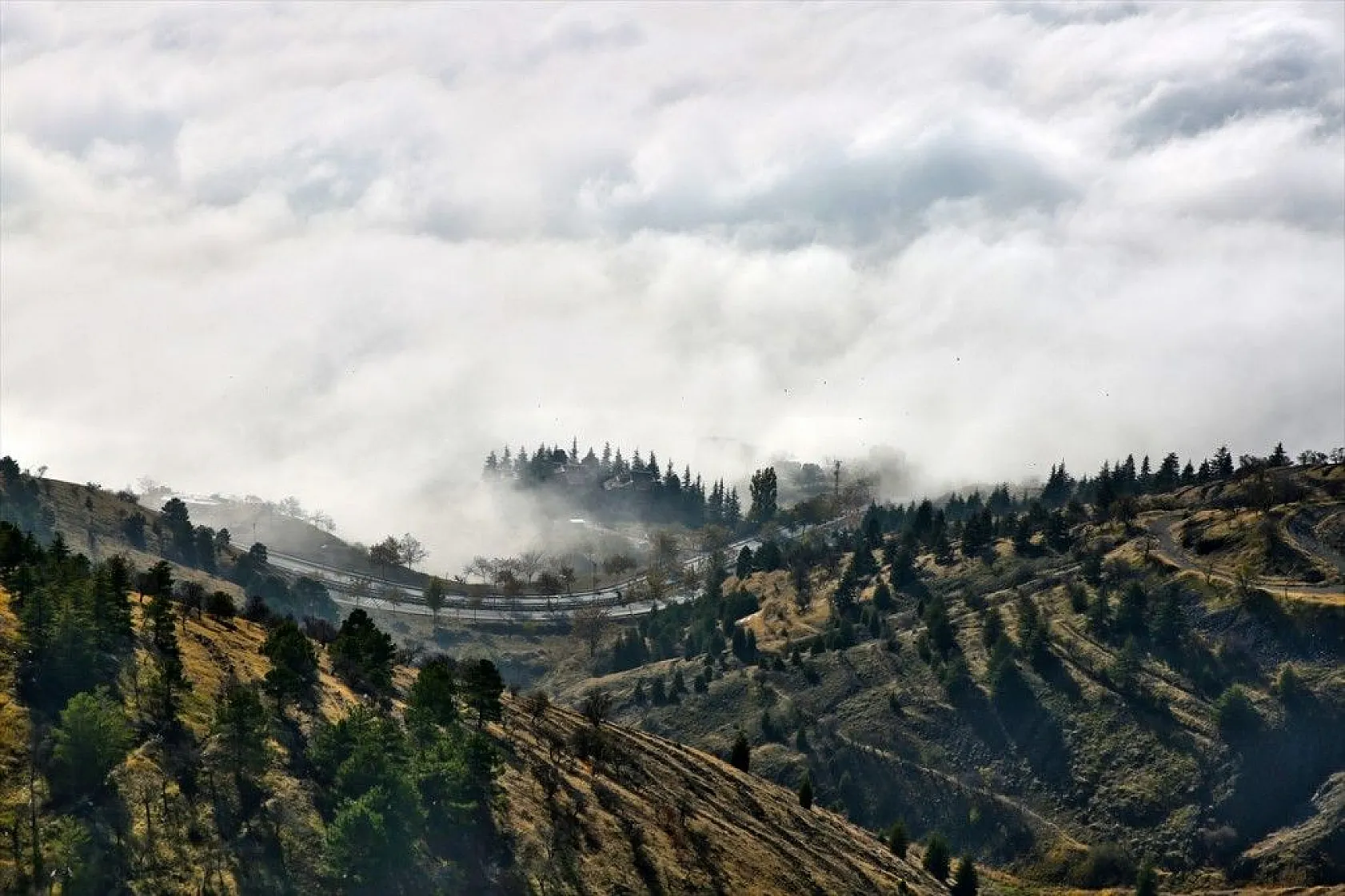 Elazığ sis bulutuyla kaplandı