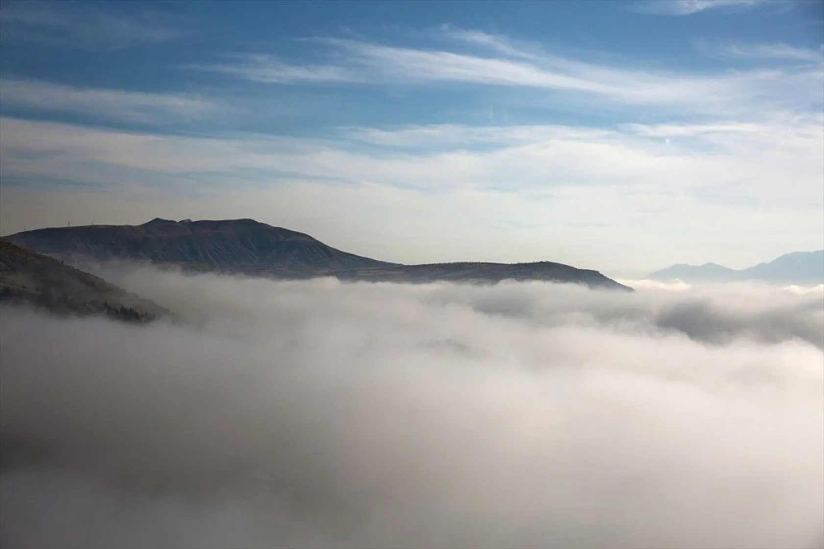 Elazığ sis bulutuyla kaplandı