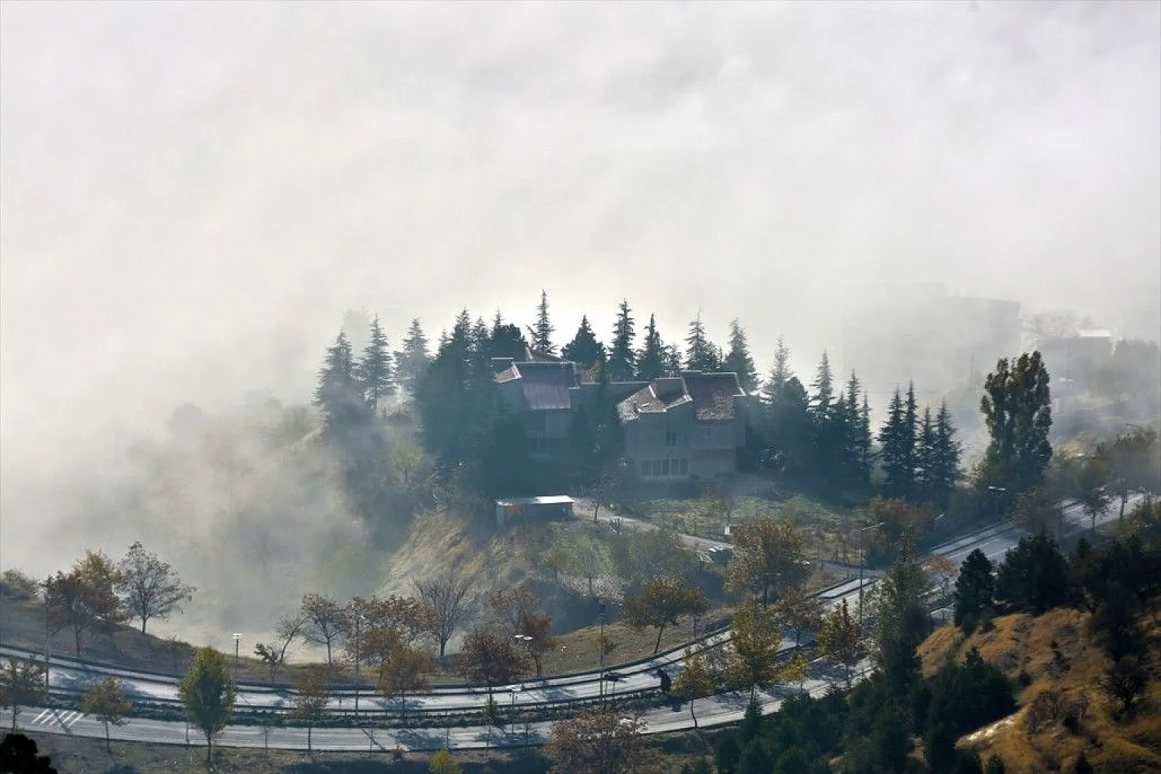 Elazığ sis bulutuyla kaplandı