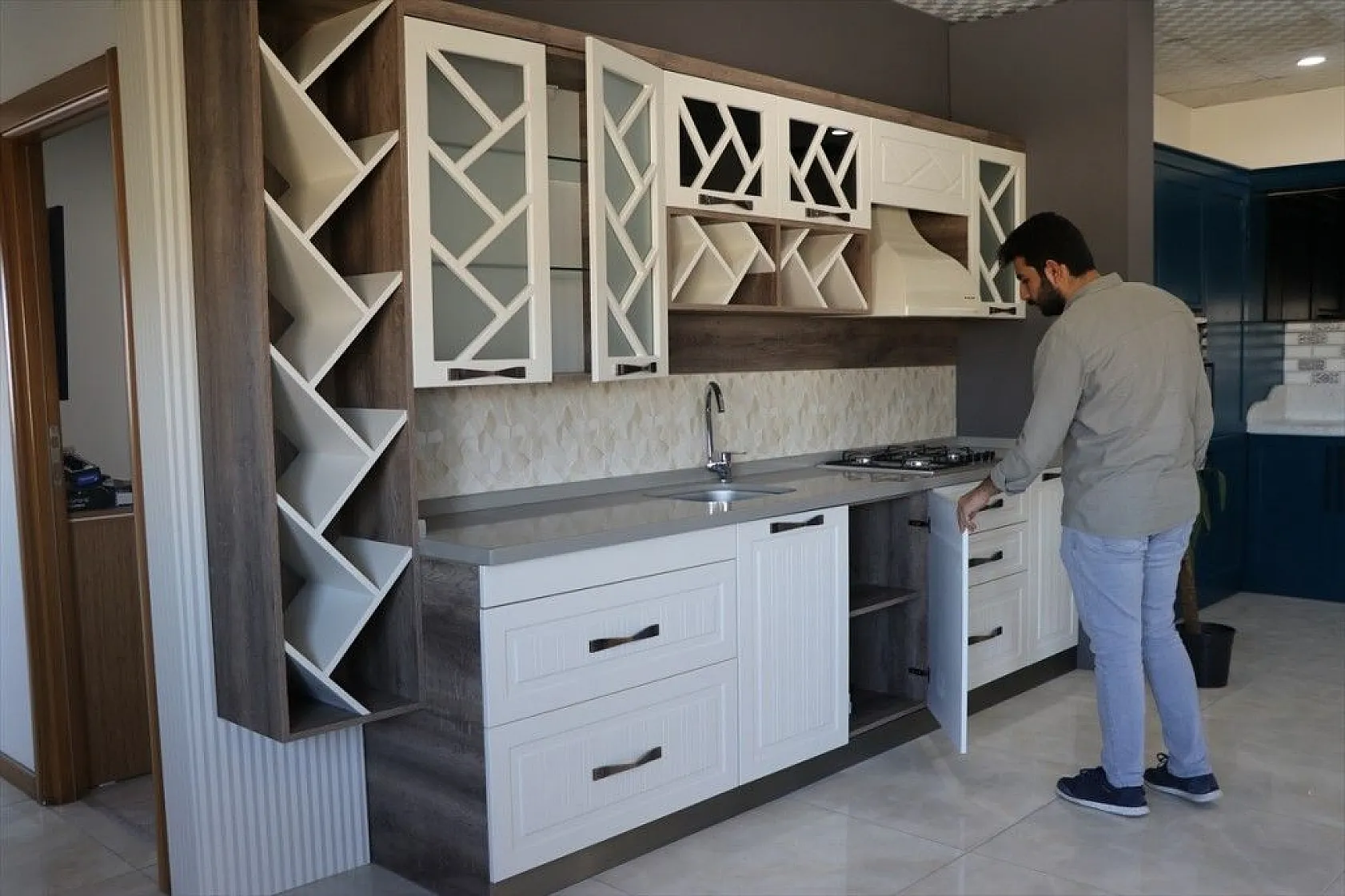 Enerjisini GES'ten sağlayan fabrika ihtiyaç fazlası elektriği satıyor