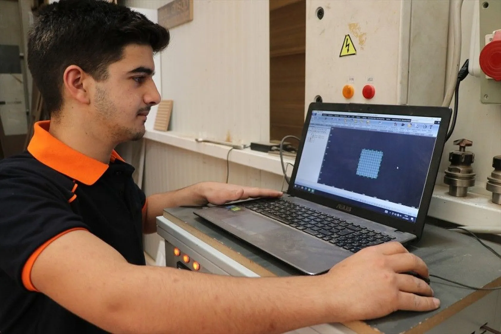 Enerjisini GES'ten sağlayan fabrika ihtiyaç fazlası elektriği satıyor