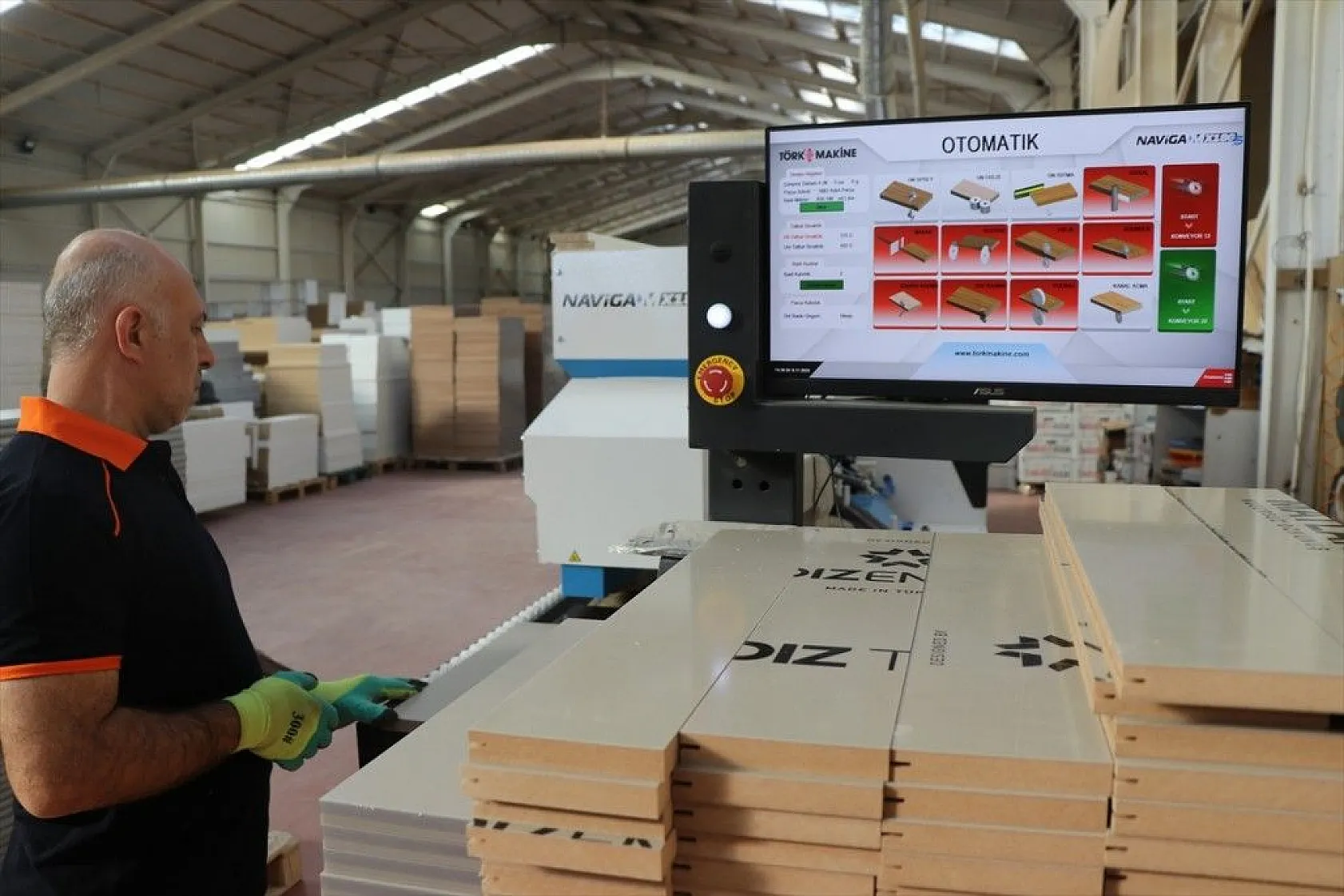 Enerjisini GES'ten sağlayan fabrika ihtiyaç fazlası elektriği satıyor