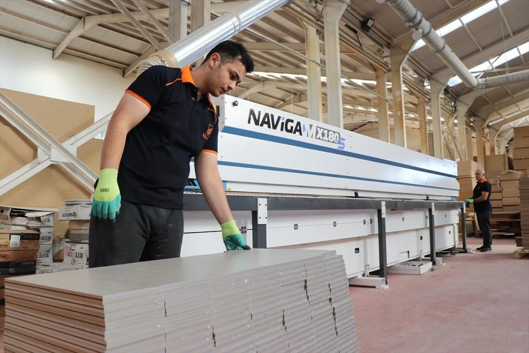 Enerjisini GES'ten sağlayan fabrika ihtiyaç fazlası elektriği satıyor