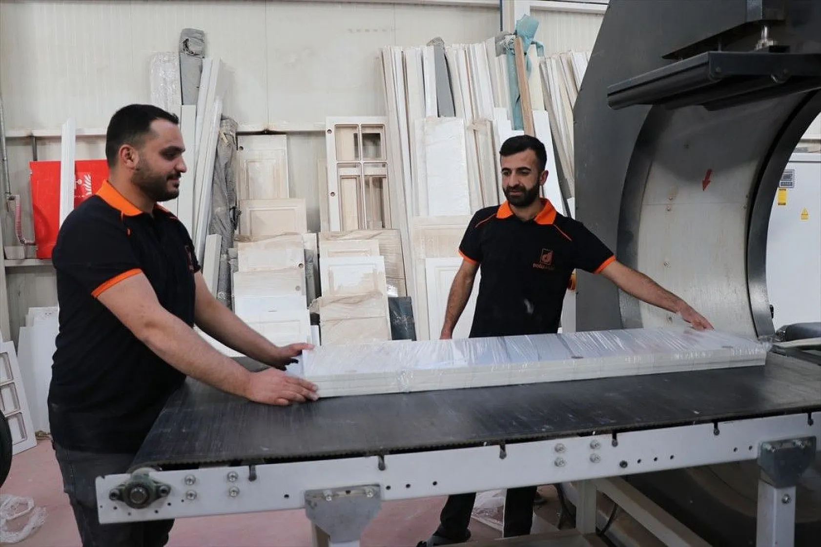 Enerjisini GES'ten sağlayan fabrika ihtiyaç fazlası elektriği satıyor