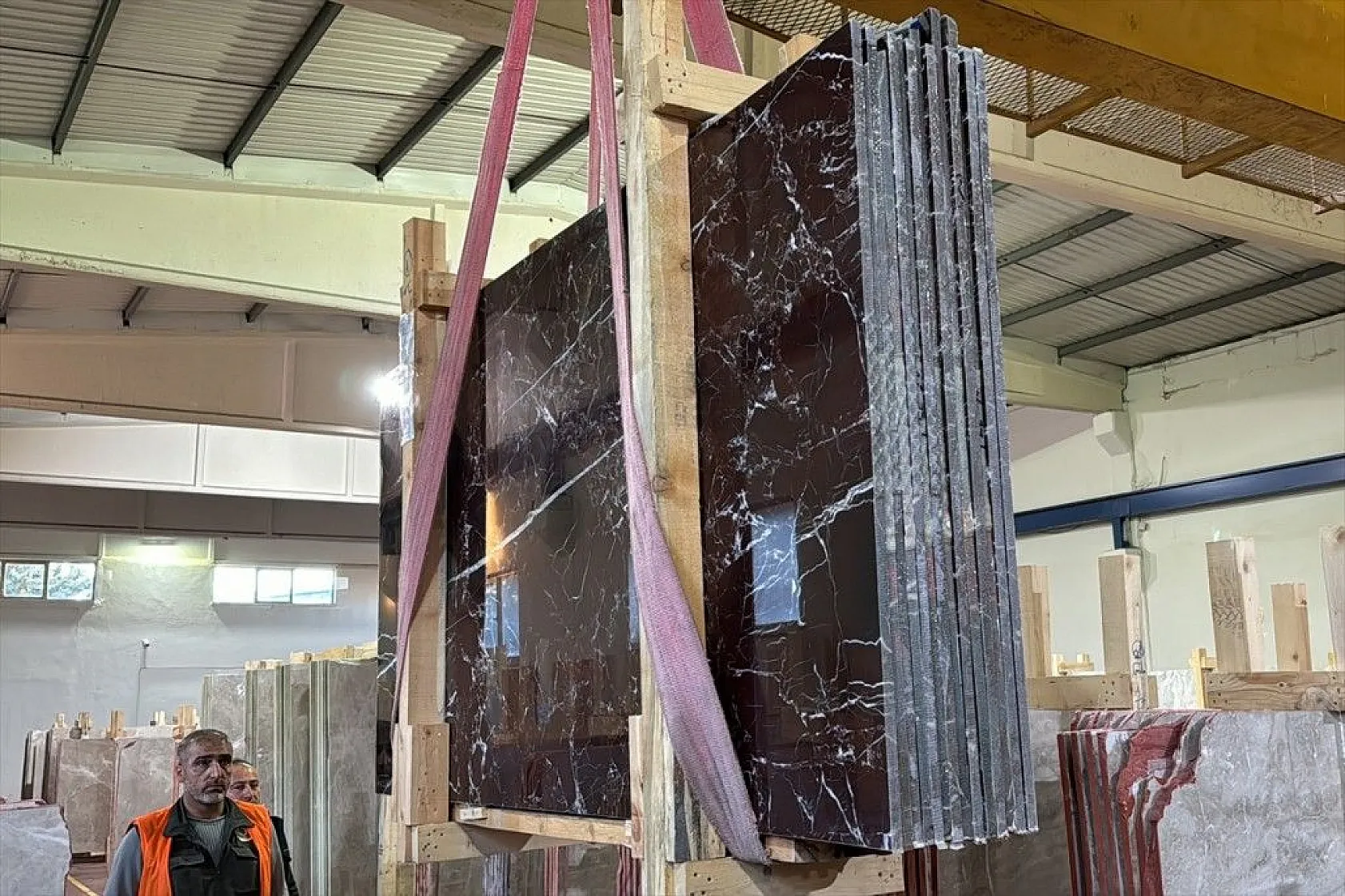 Dubai'de lüks villalarda Elazığ vişne mermeri kullanılacak