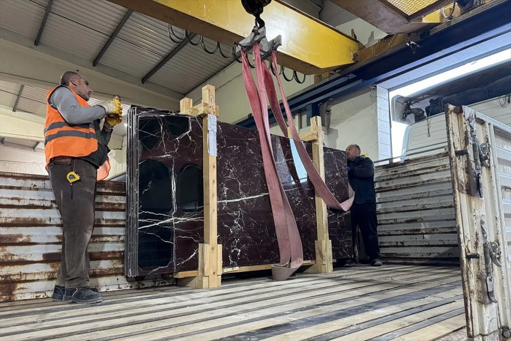 Dubai'de lüks villalarda Elazığ vişne mermeri kullanılacak