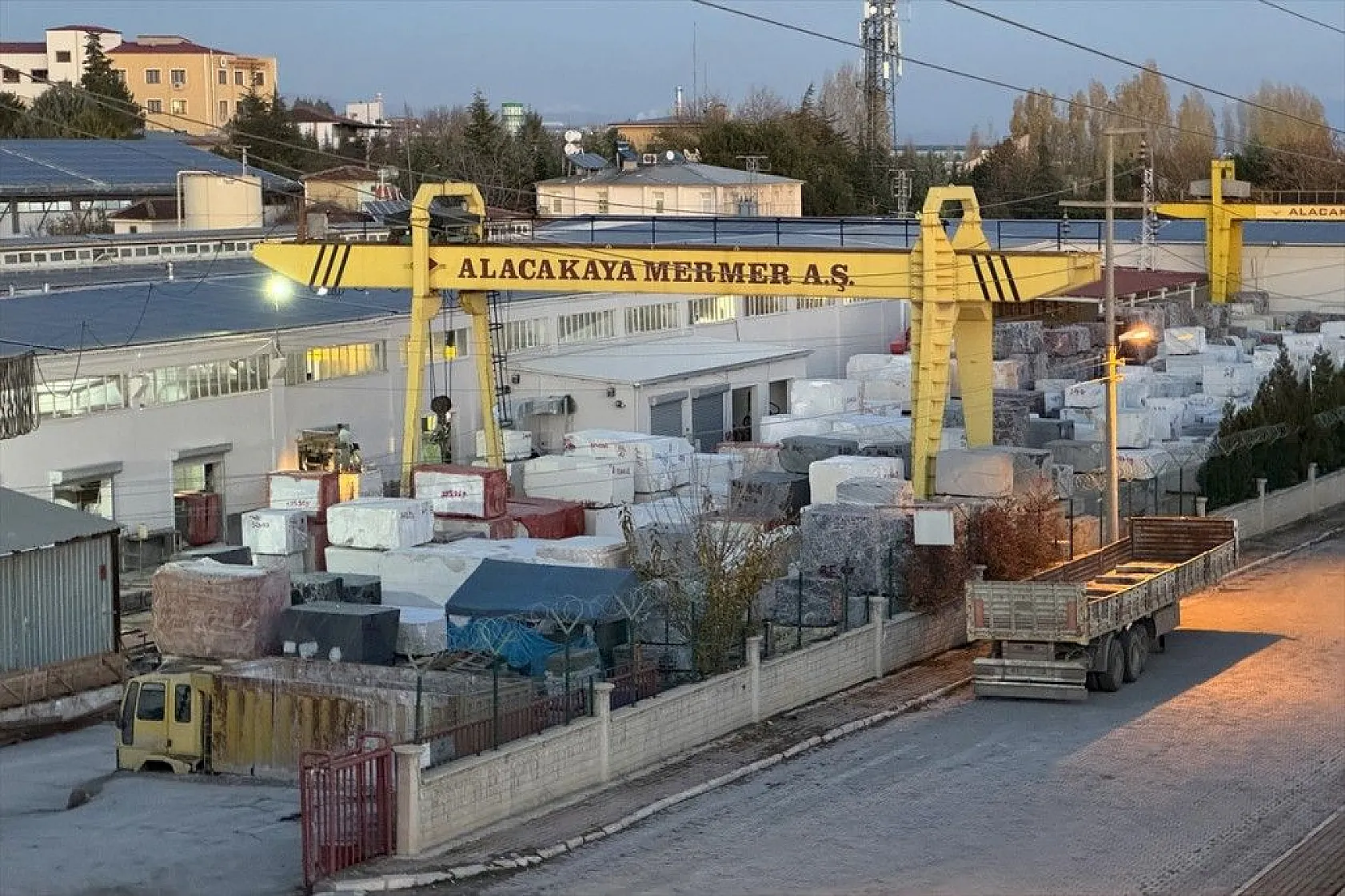 Dubai'de lüks villalarda Elazığ vişne mermeri kullanılacak