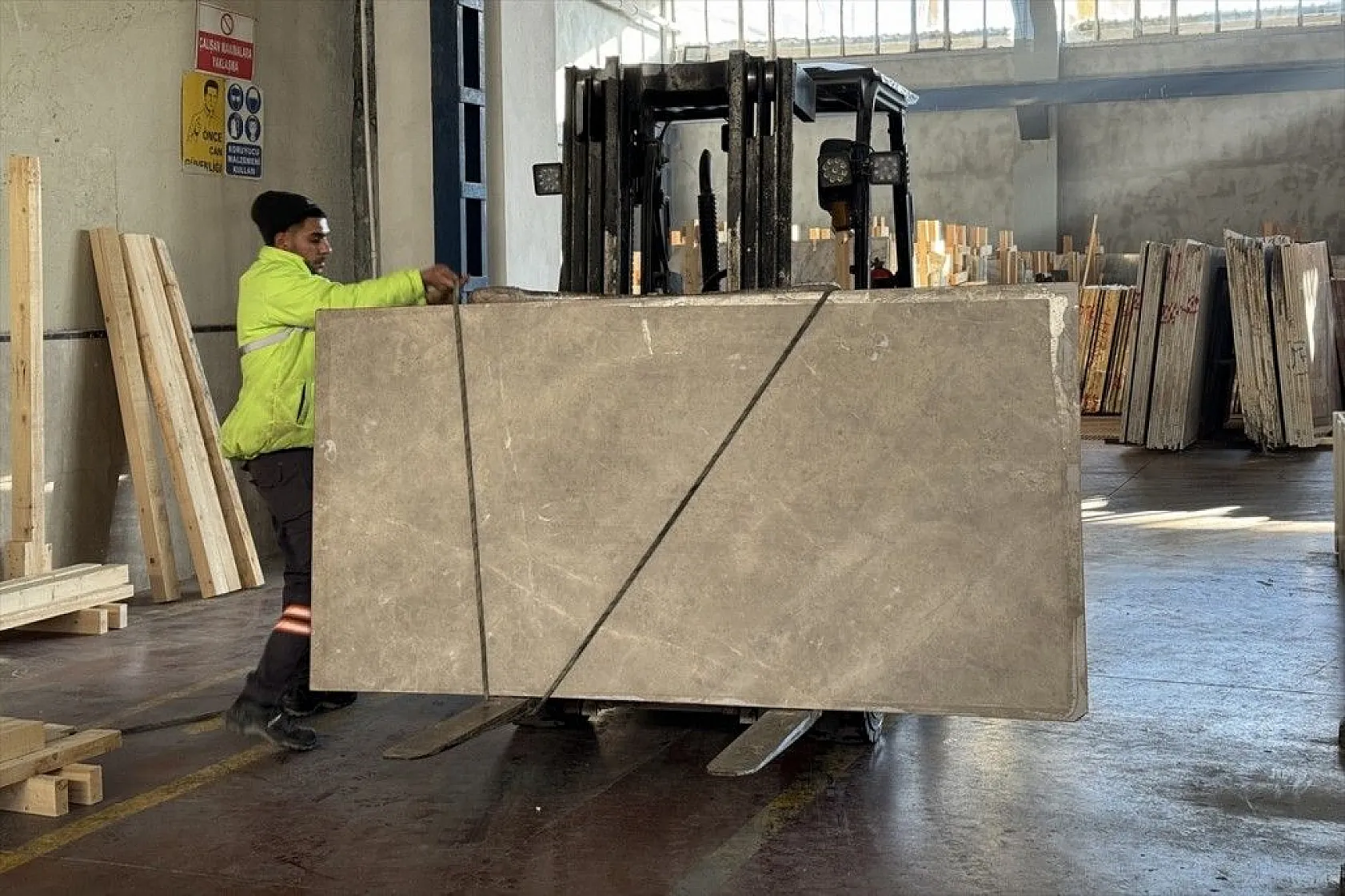 Dubai'de lüks villalarda Elazığ vişne mermeri kullanılacak