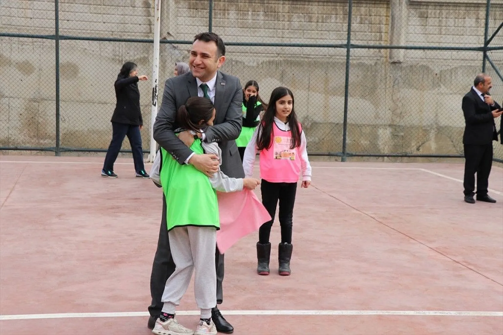 İlkokul öğrencileri geleneksel oyunlarla buluşuyor