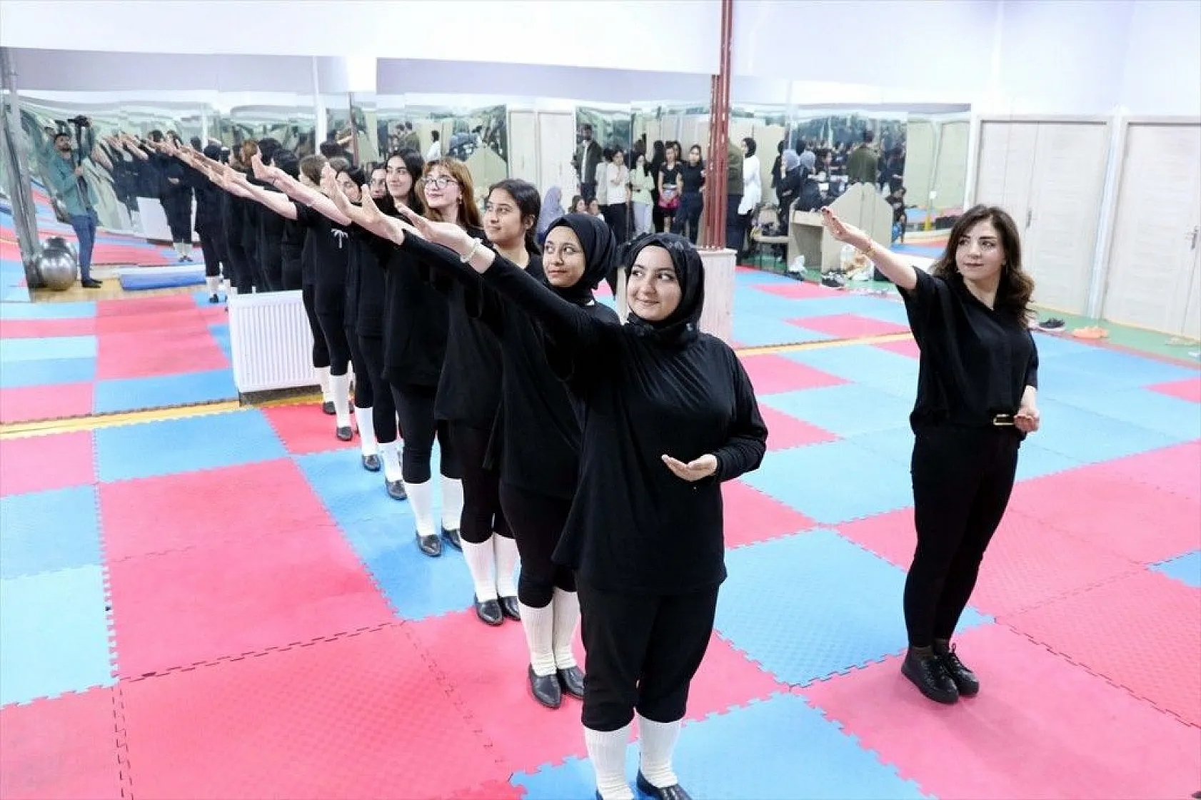 Yurt Kursları öğrencileri spora ve sanata yöneltti