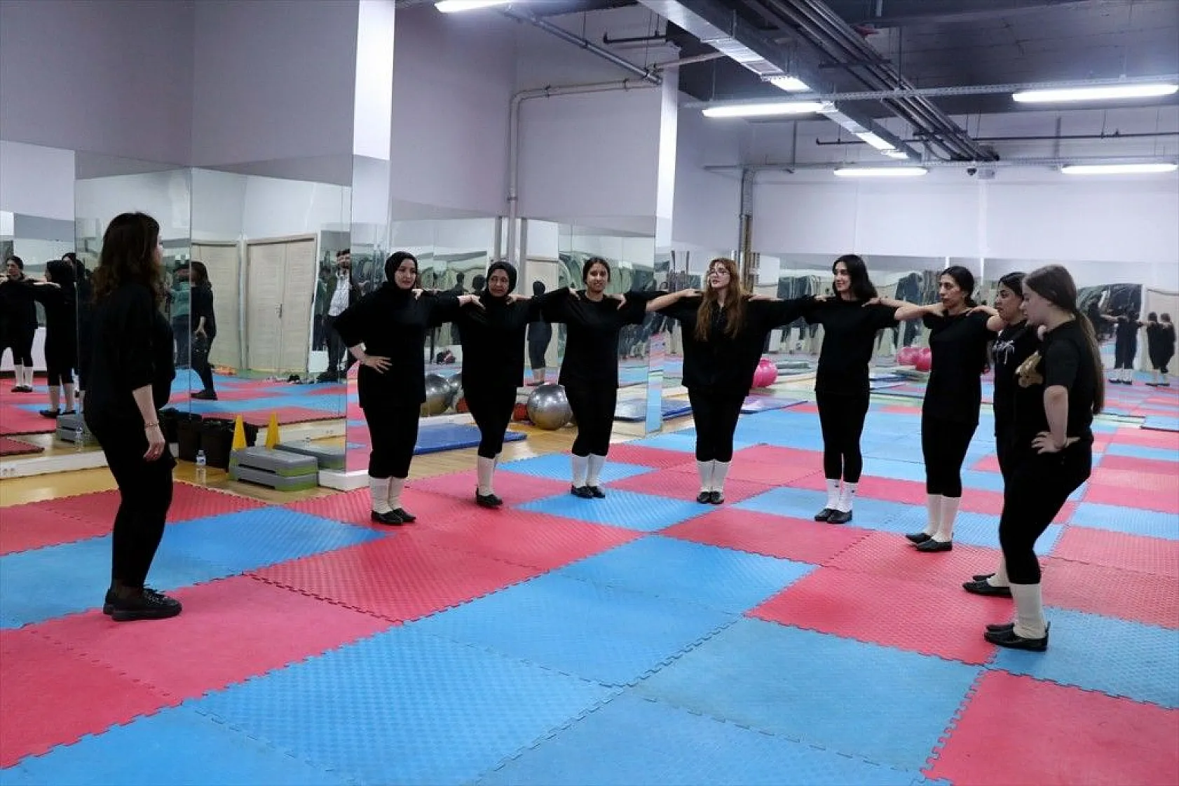 Yurt Kursları öğrencileri spora ve sanata yöneltti