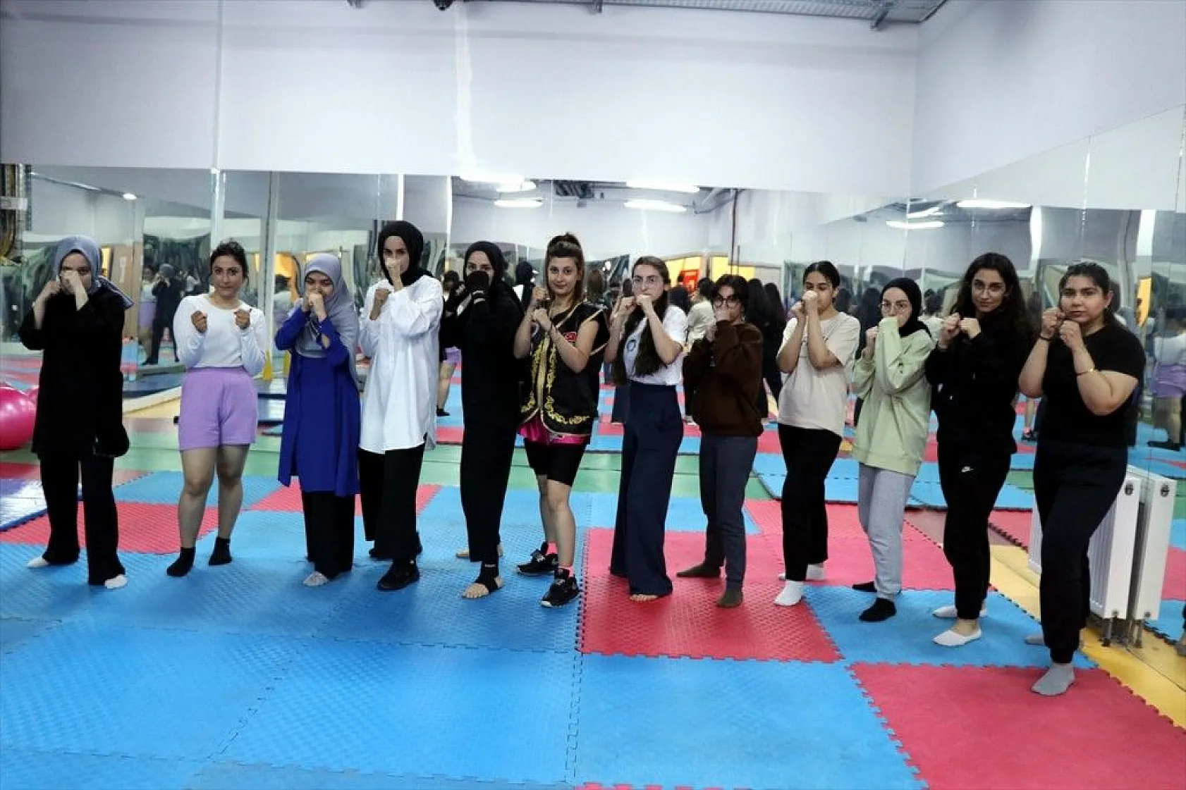 Yurt Kursları öğrencileri spora ve sanata yöneltti