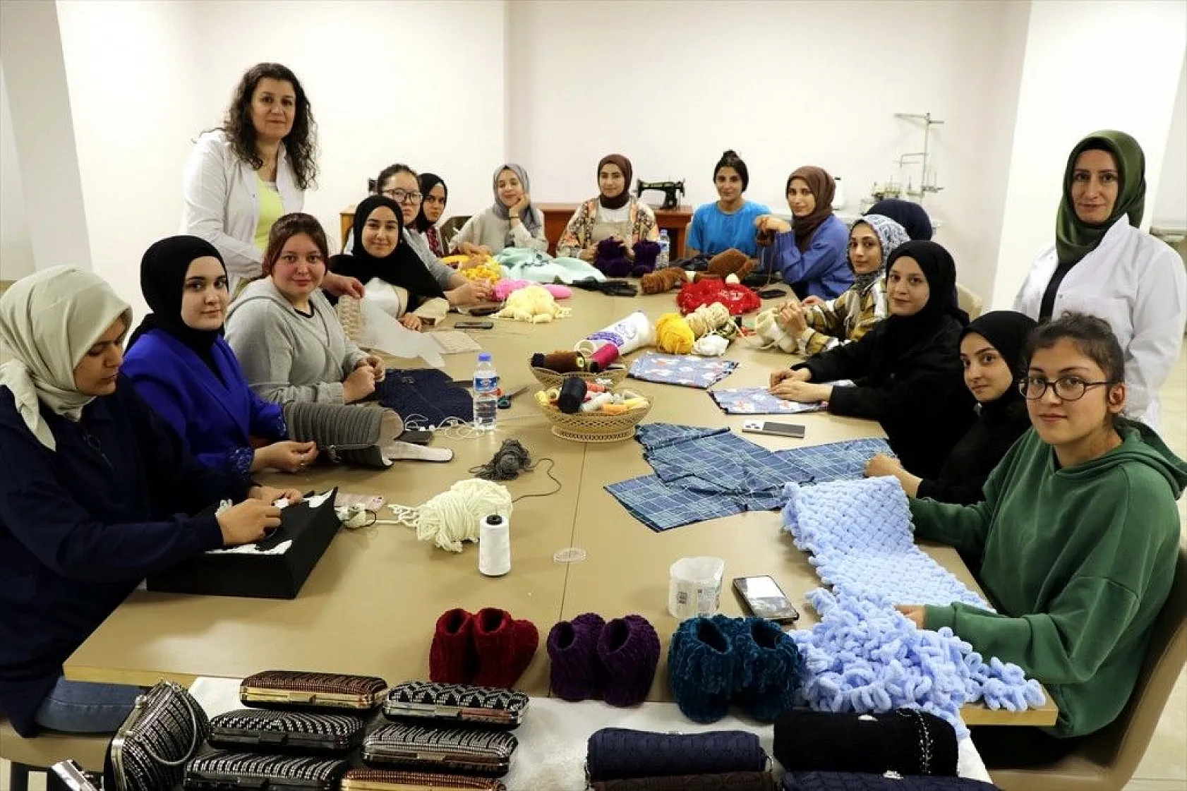 Yurt Kursları öğrencileri spora ve sanata yöneltti