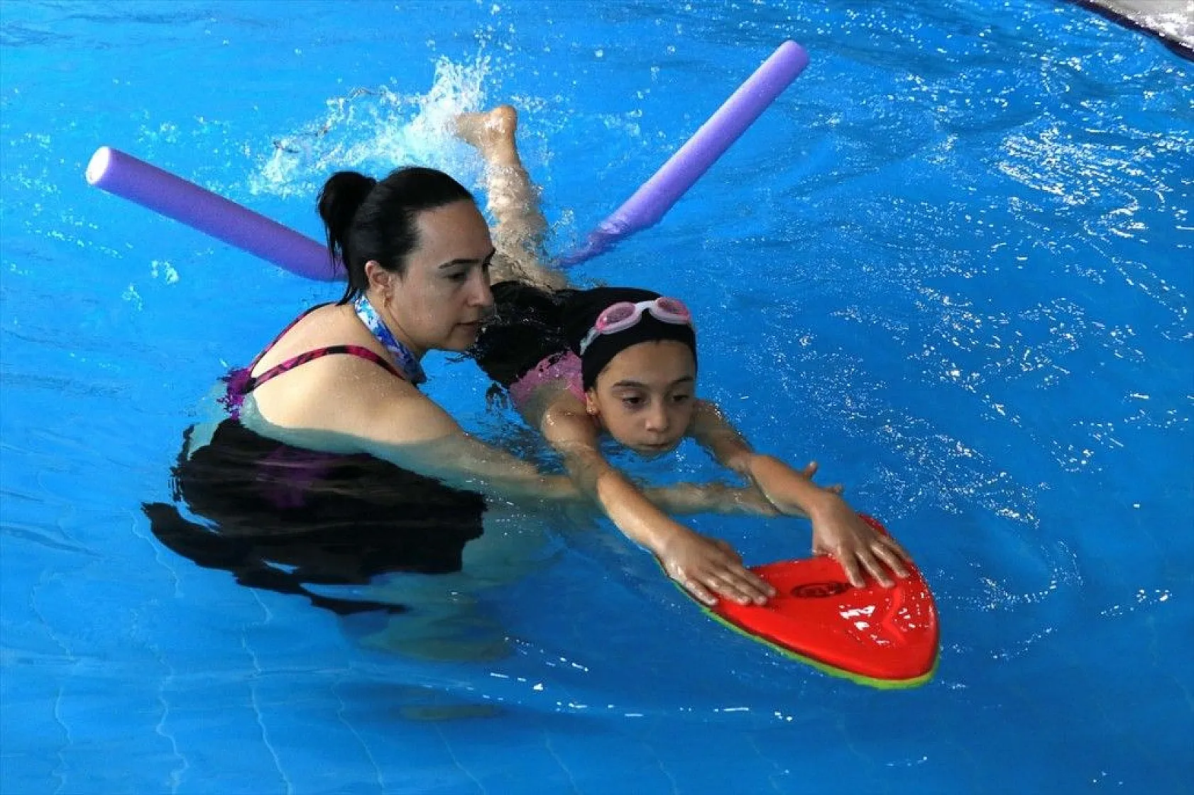 6 yılda 37 bini aşkın çocuk yüzme öğrendi