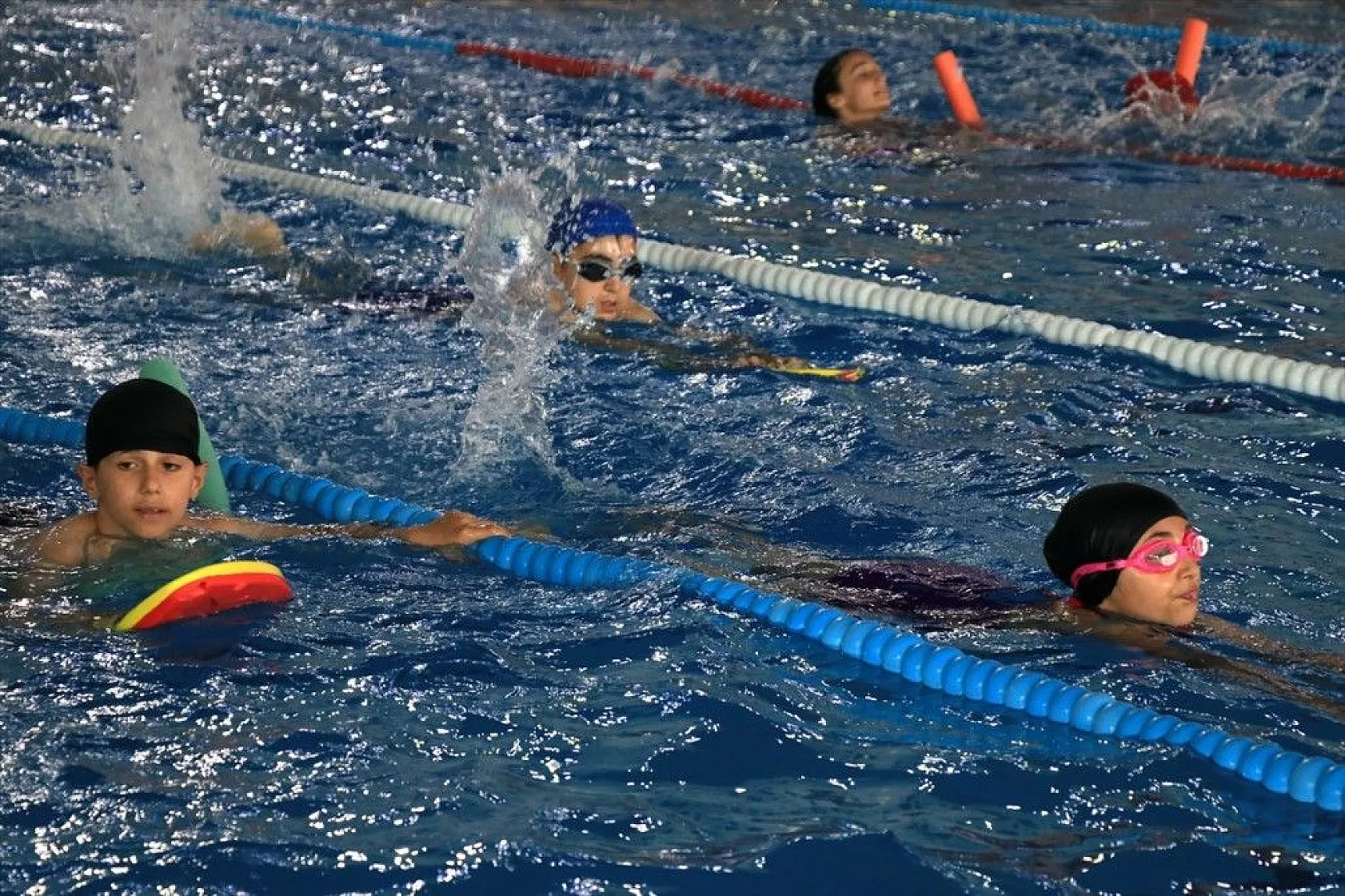6 yılda 37 bini aşkın çocuk yüzme öğrendi