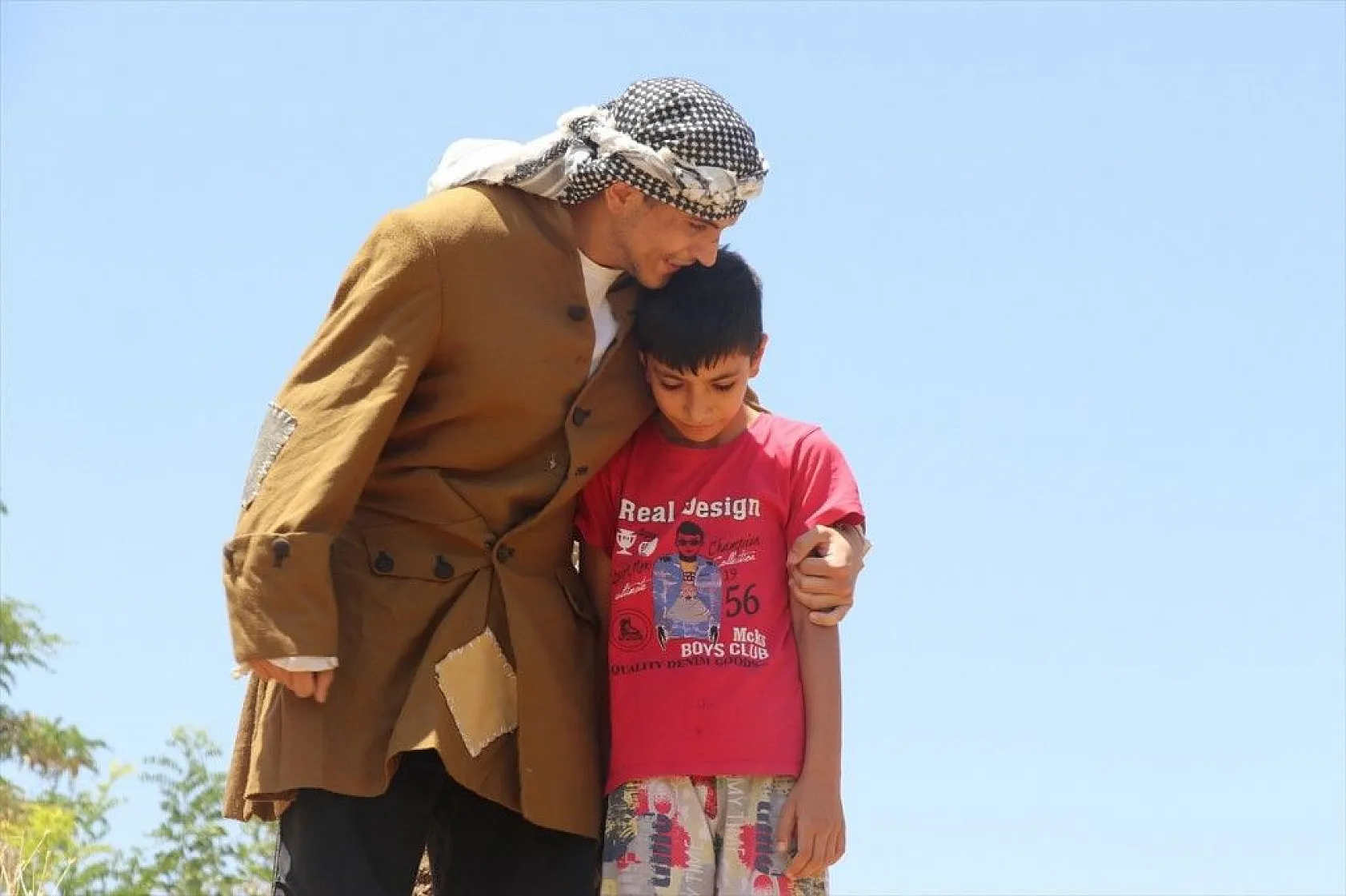 İsrail'in zulmünü köy köy gezerek tiyatroyla anlatıyorlar