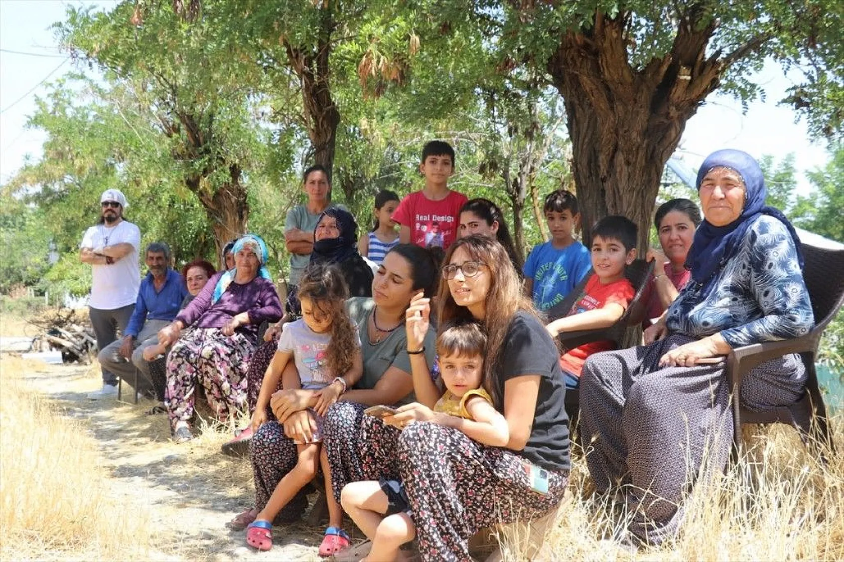 İsrail'in zulmünü köy köy gezerek tiyatroyla anlatıyorlar