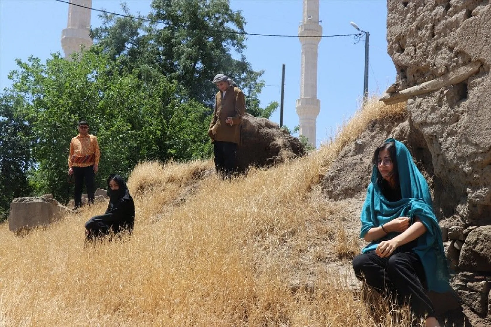 İsrail'in zulmünü köy köy gezerek tiyatroyla anlatıyorlar