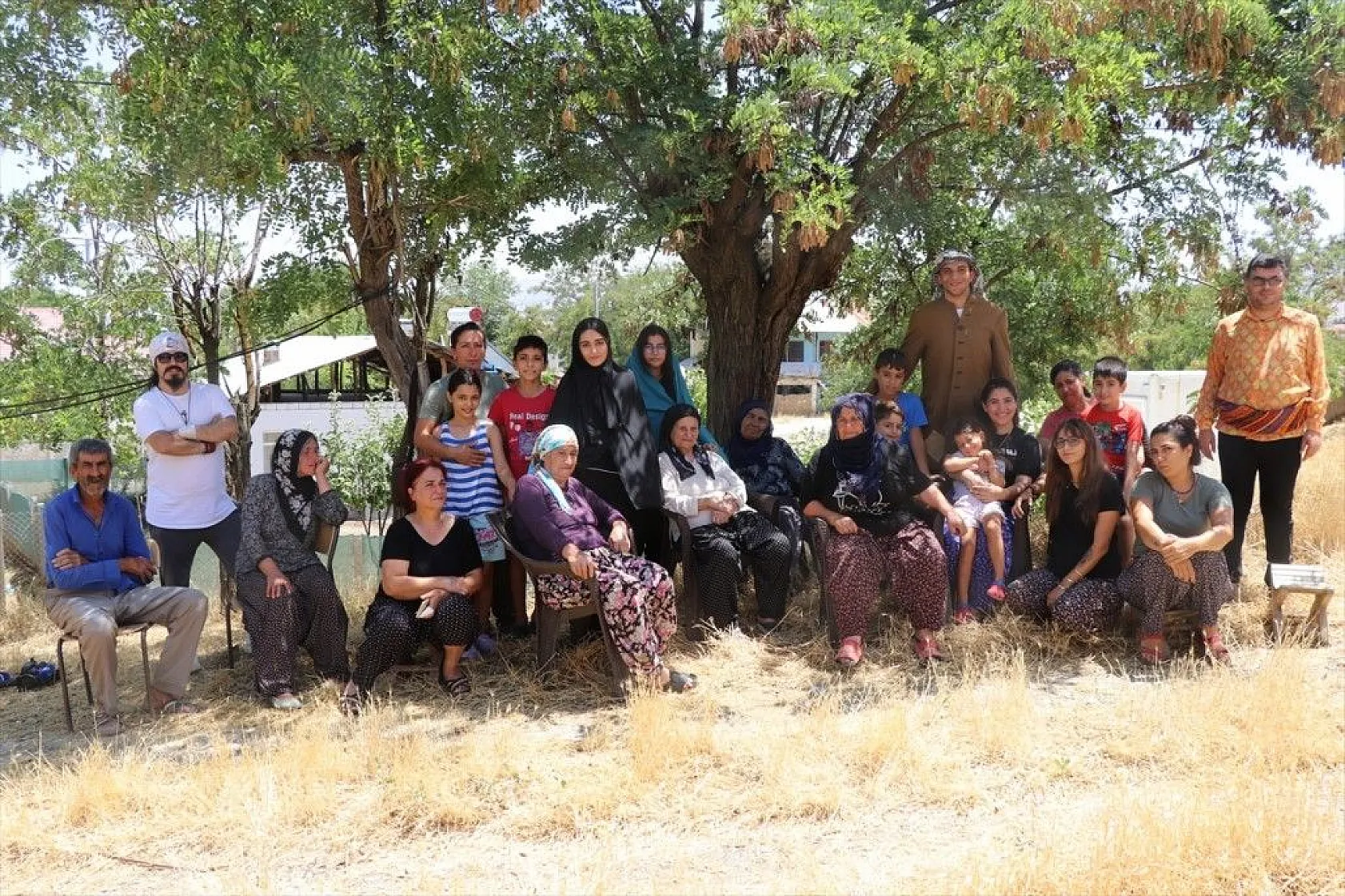 İsrail'in zulmünü köy köy gezerek tiyatroyla anlatıyorlar