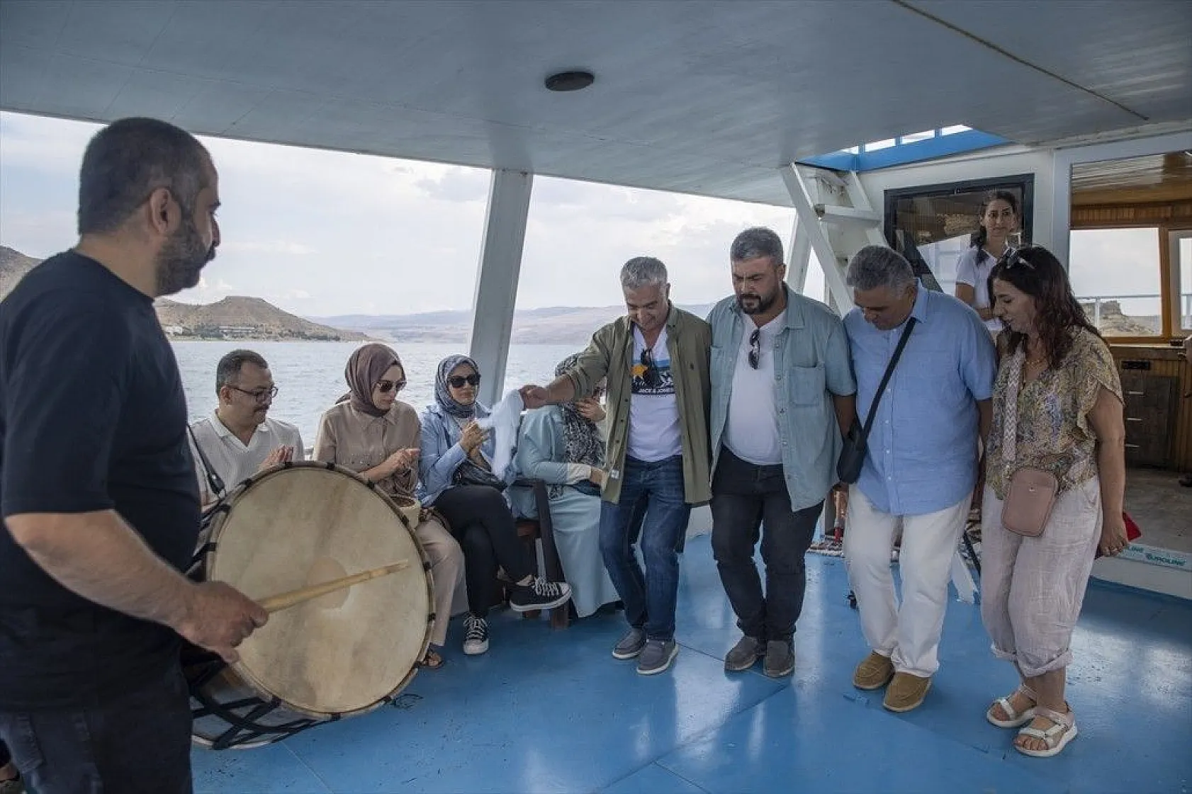 Tarihi Pertek Kalesi'nin cazibesi tekne turlarıyla artıyor