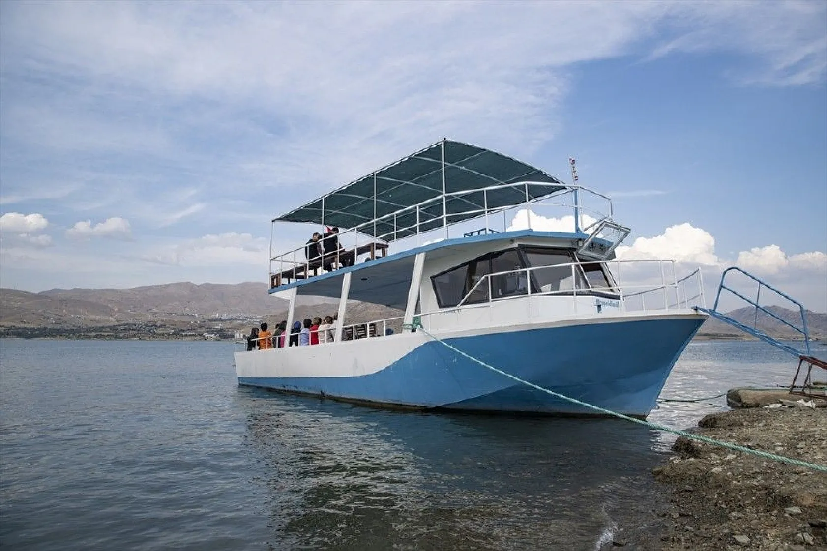 Tarihi Pertek Kalesi'nin cazibesi tekne turlarıyla artıyor