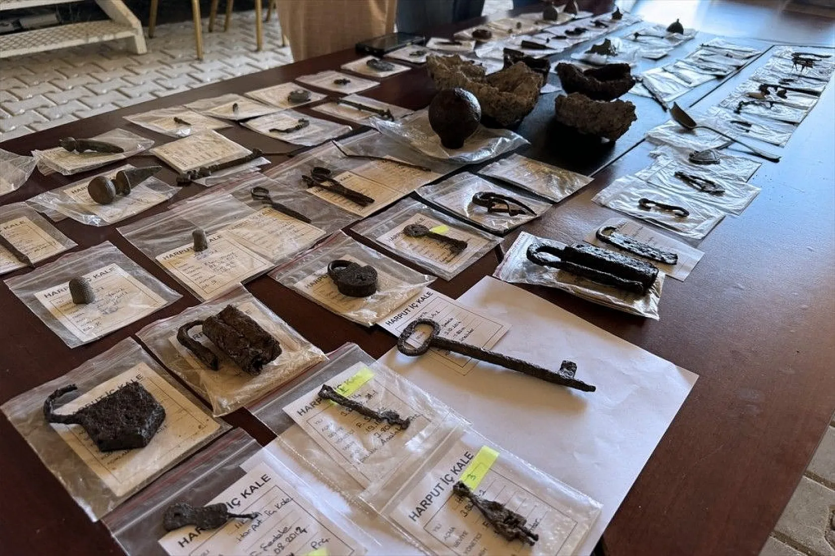 Harput Kalesi'nde bulunan 'objeler' sergilenecek