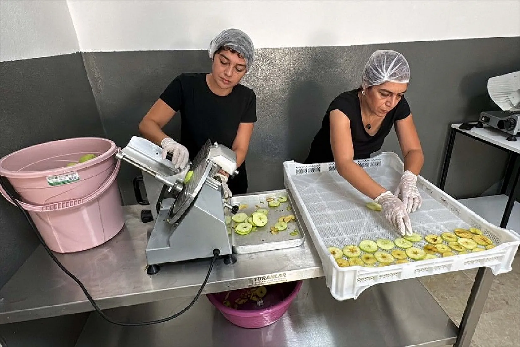 Girişimci kız kardeşler, birikimlerine devlet desteğini de katarak tesis kurdu