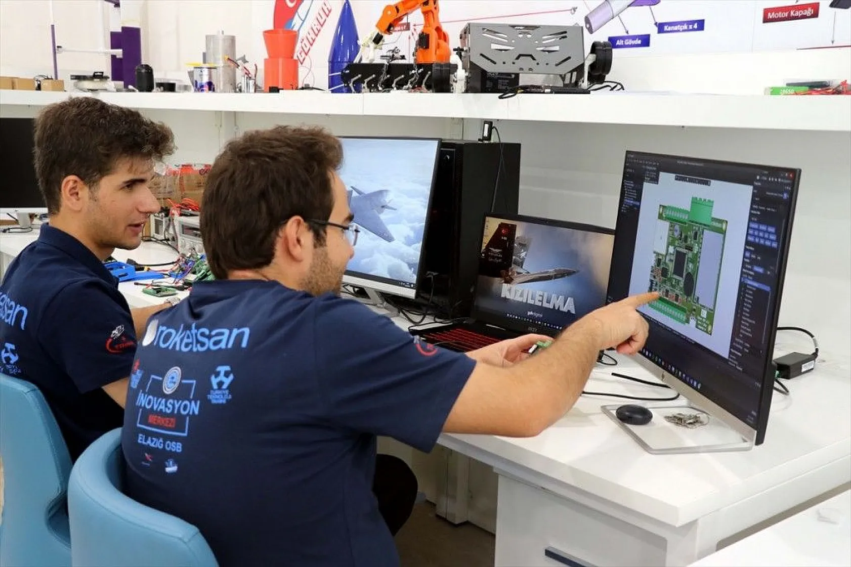 Tasarladıkları roket TEKNOFEST'te ödül getirdi