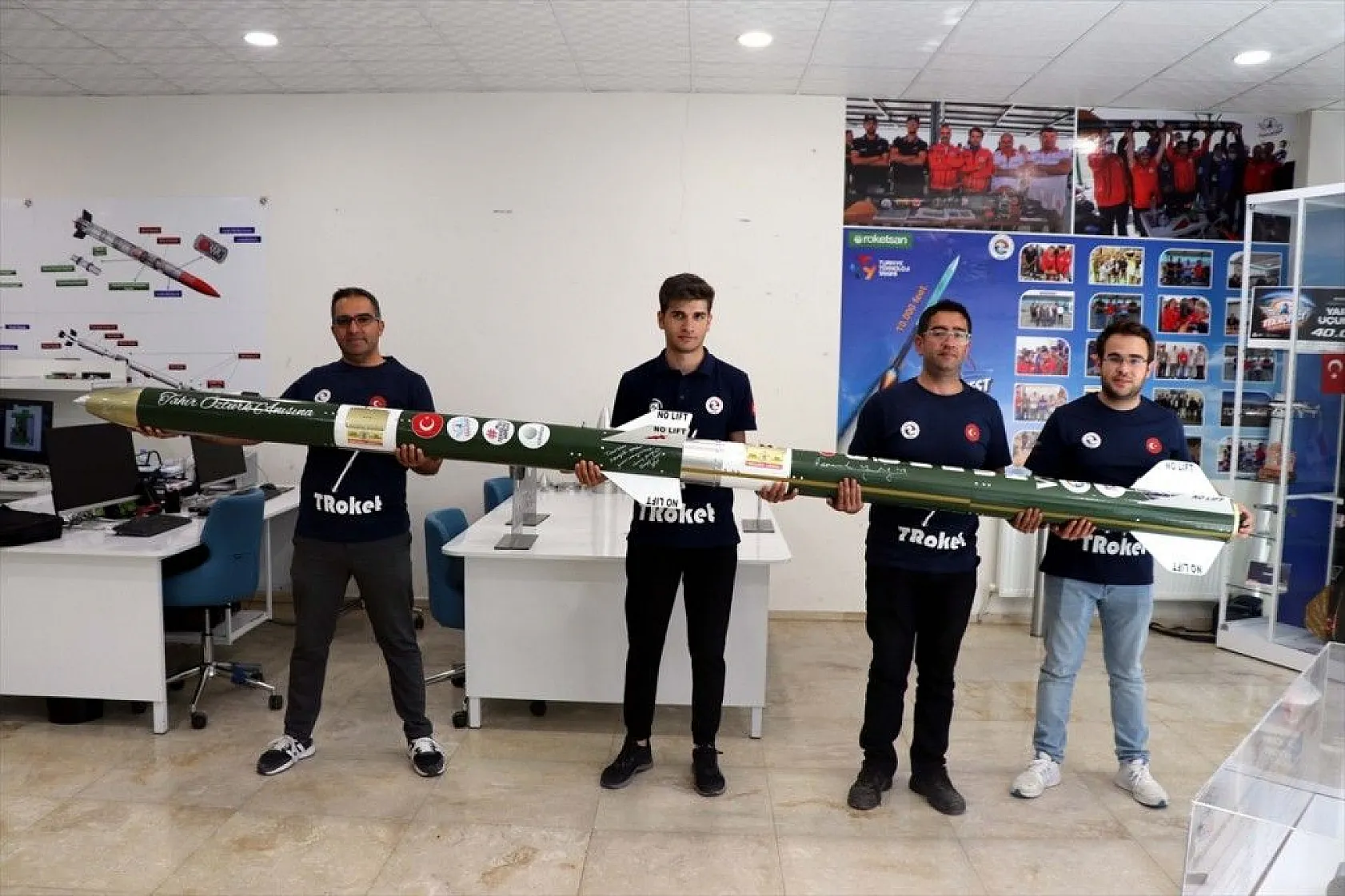 Tasarladıkları roket TEKNOFEST'te ödül getirdi