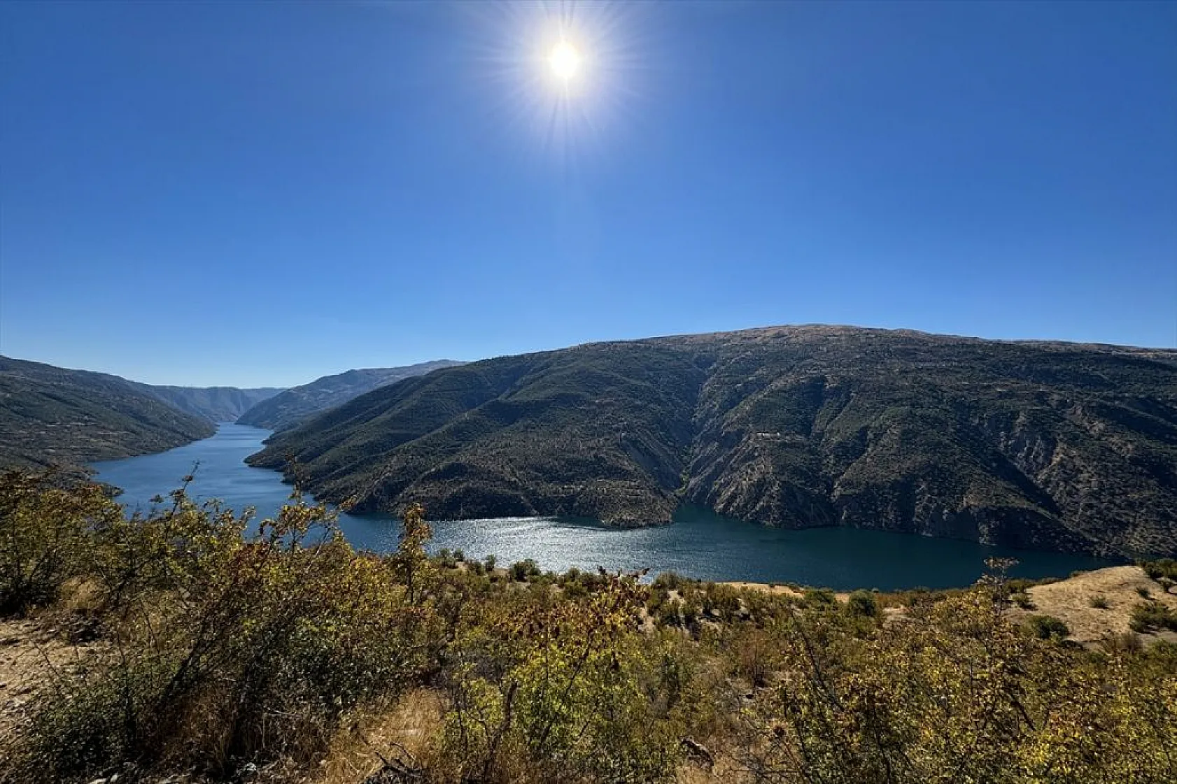 Üç şehrin kesiştiği Karakaya Baraj Gölü