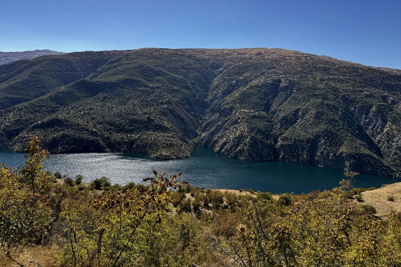 Üç şehrin kesiştiği Karakaya Baraj Gölü