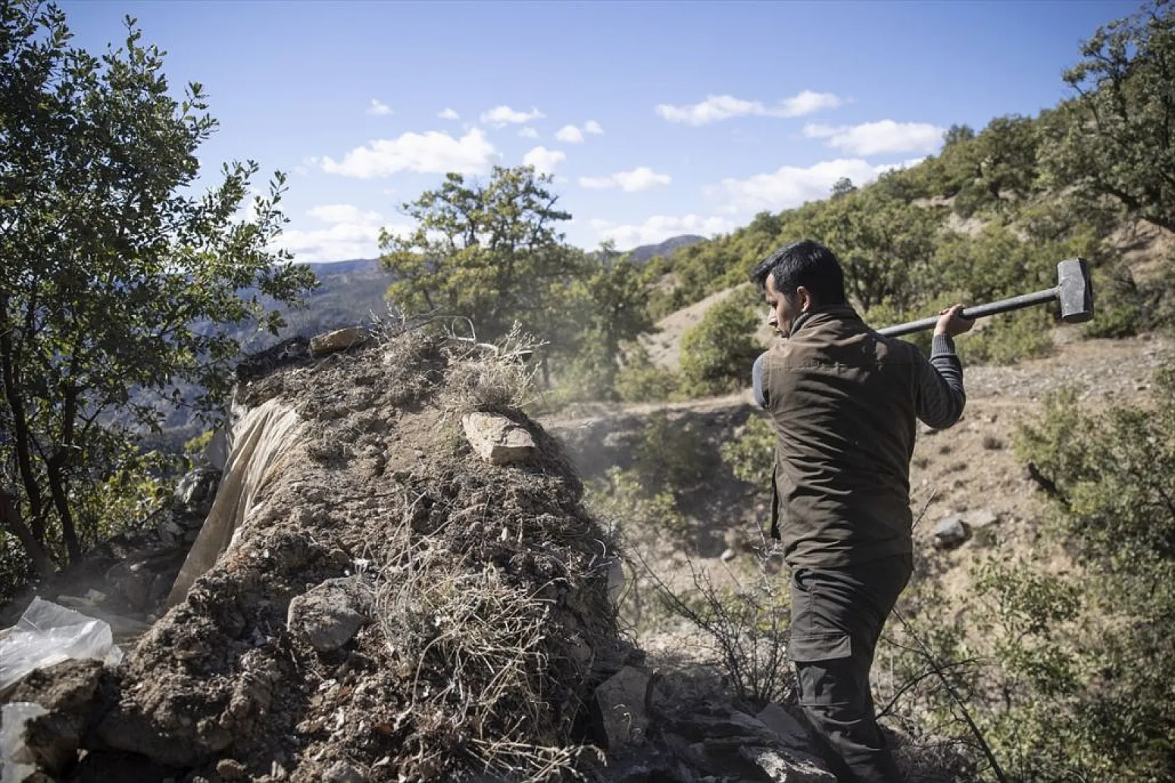 Kaçak avcıların kulübeleri bir bir yıkılıyor