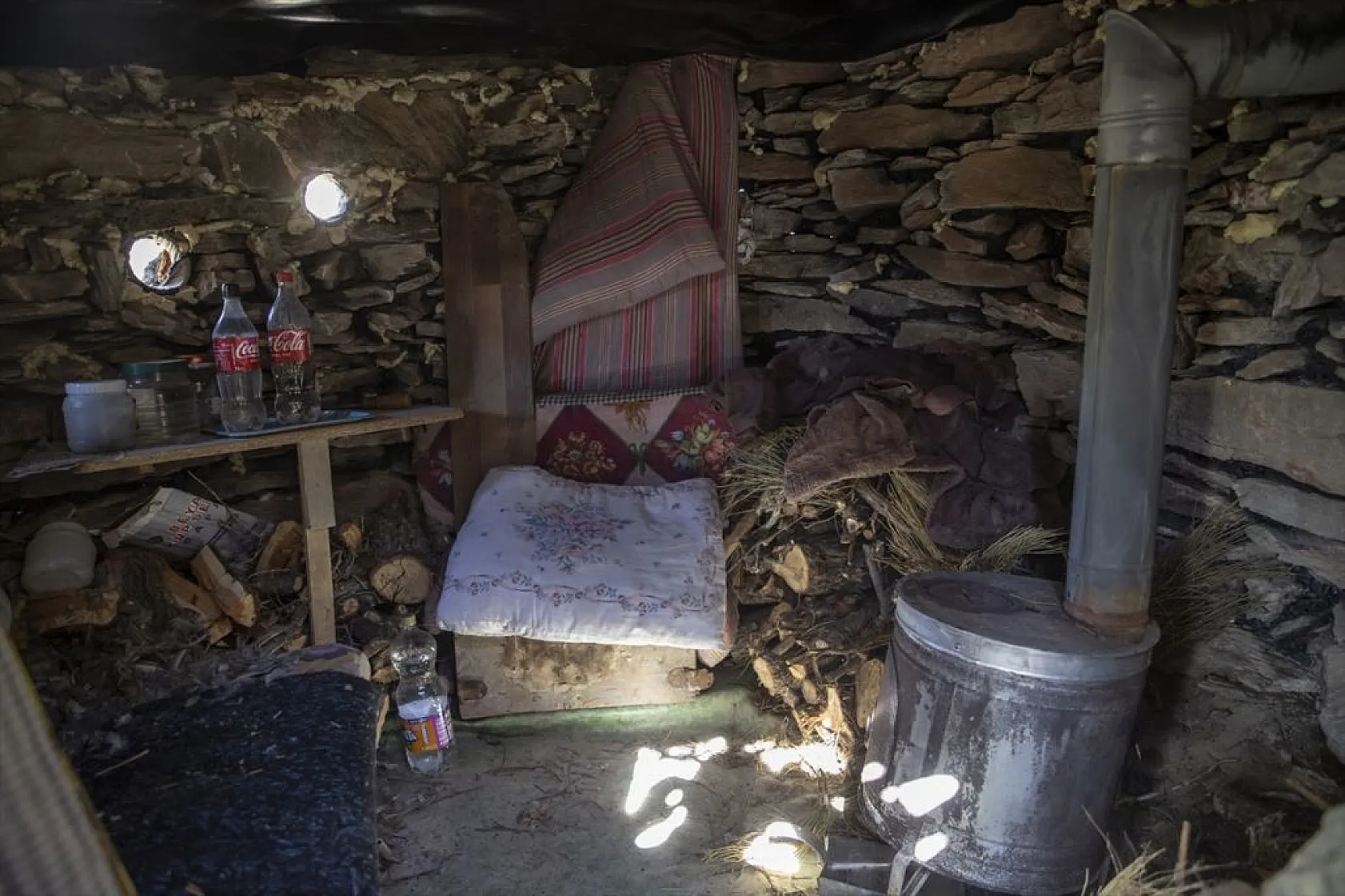 Kaçak avcıların kulübeleri bir bir yıkılıyor