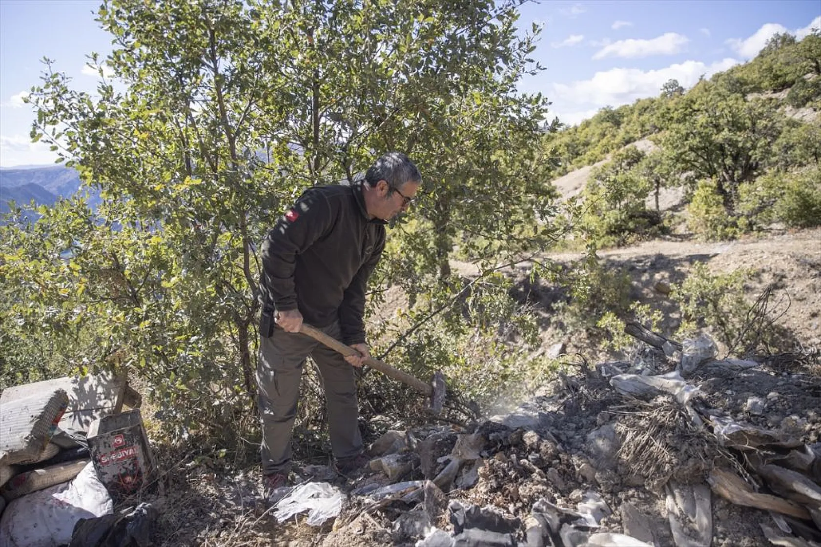 Kaçak avcıların kulübeleri bir bir yıkılıyor